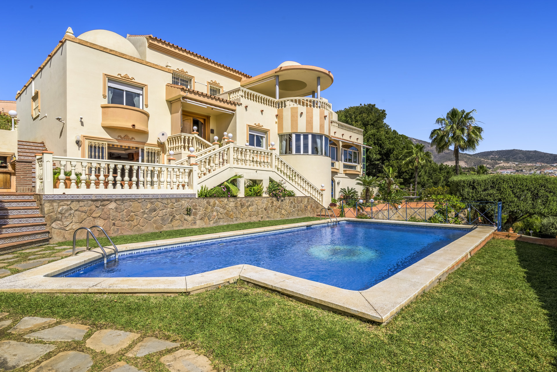 Spectacular 7-Bed Villa Overlooking Torrequebrada Golf & Sea — Torrequebrada