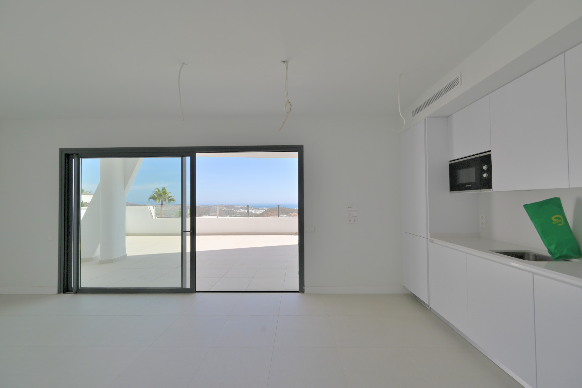 Elevated Ground-Floor Apartment with Sea Views, Calanova Golf — Calanova Golf