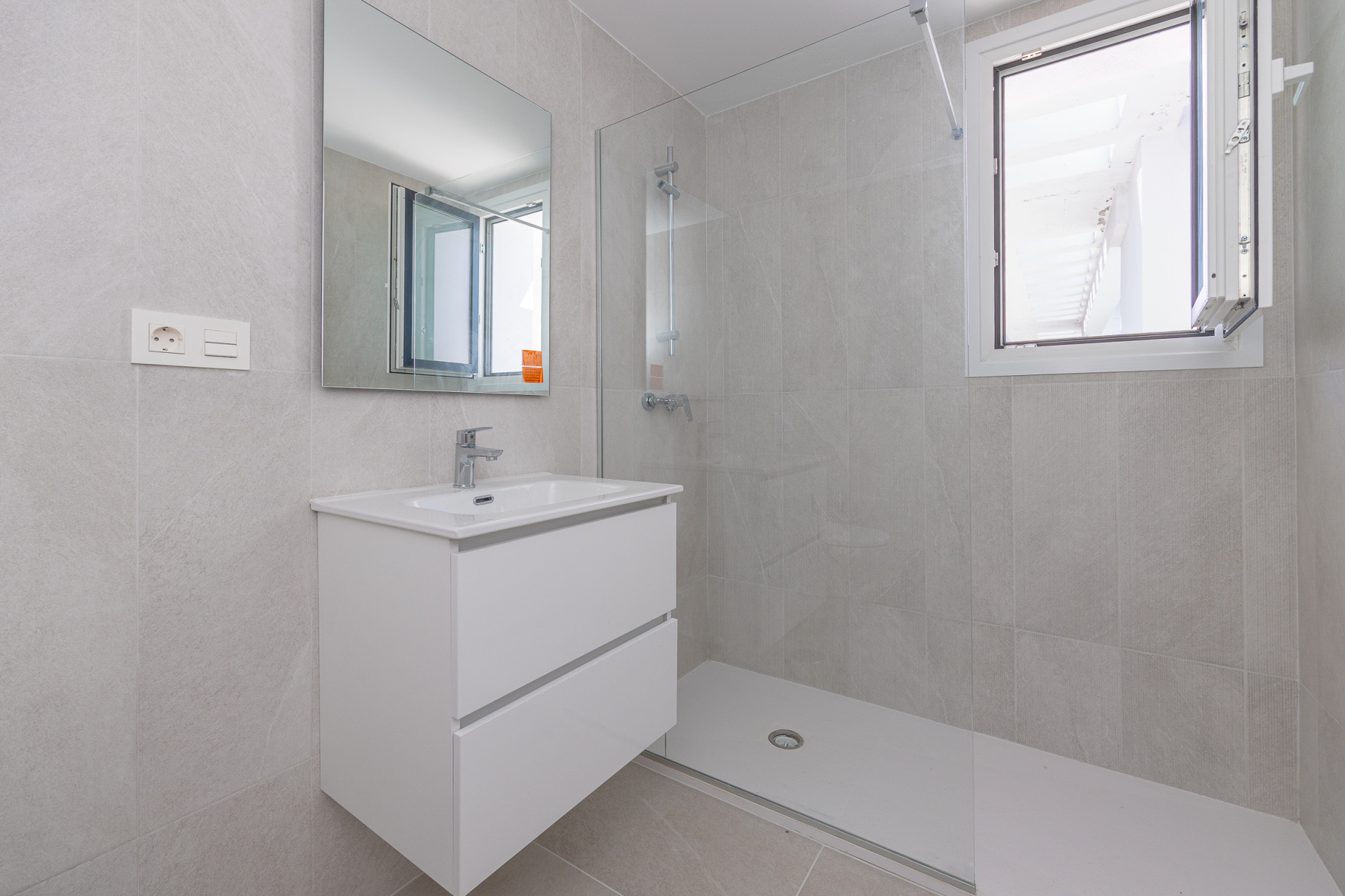 Modern West-Facing Penthouse with Terrace, Cala de Mijas — Cala de Mijas