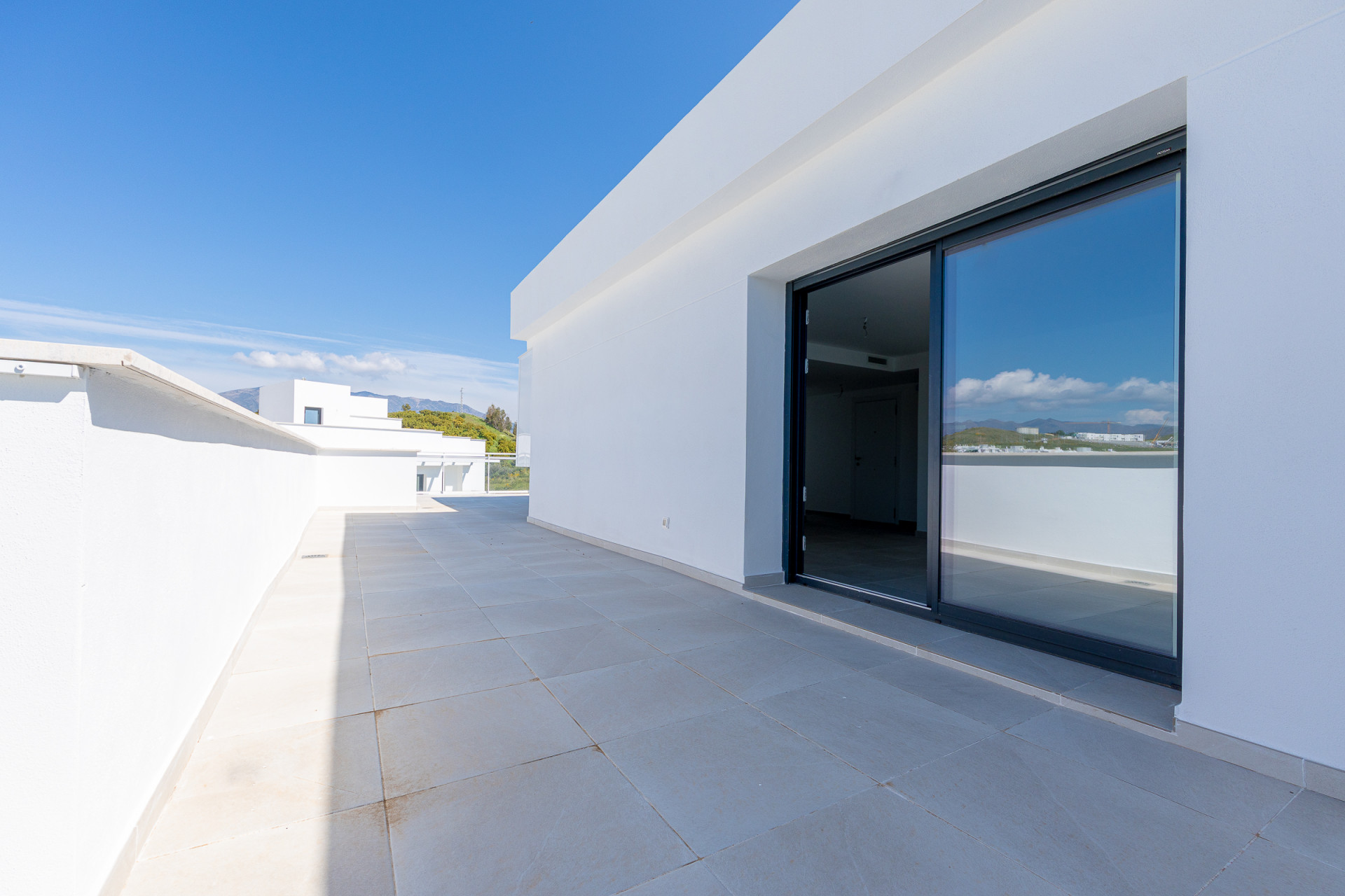 Modern West-Facing Penthouse with Terrace, Cala de Mijas — Cala de Mijas