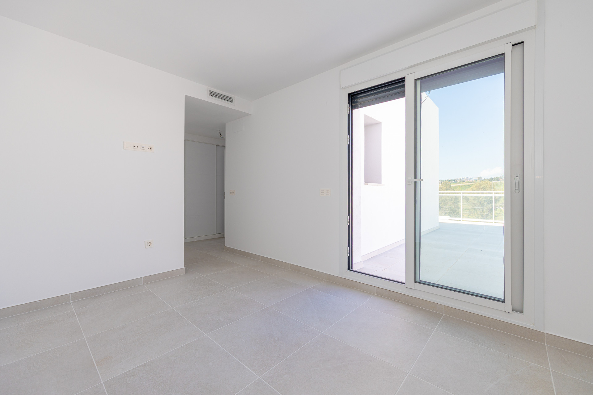 Modern West-Facing Penthouse with Terrace, Cala de Mijas — Cala de Mijas