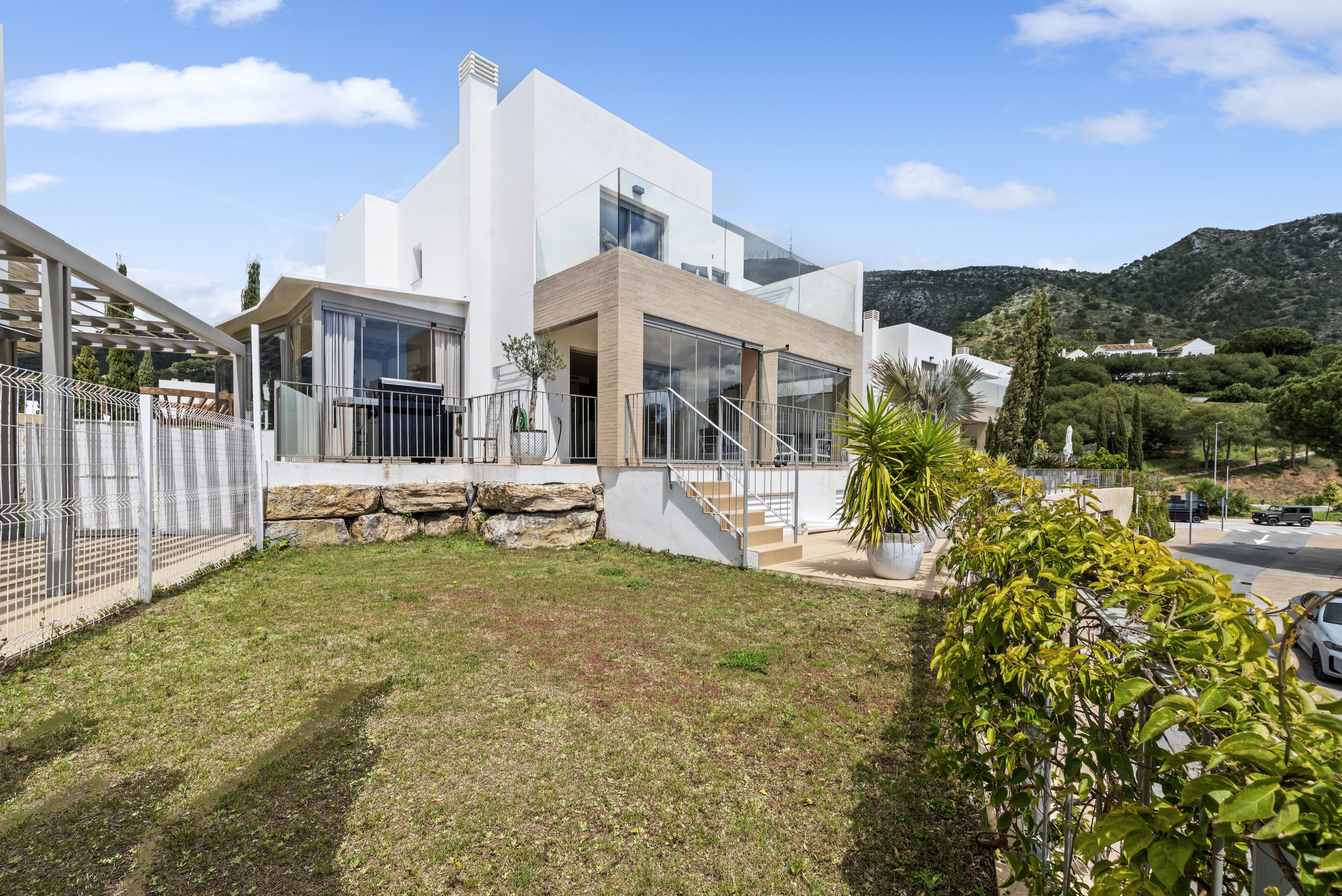 Luxury 3-Bed Semi-Detached House with Pool in Buena Vista, Mijas — Mijas