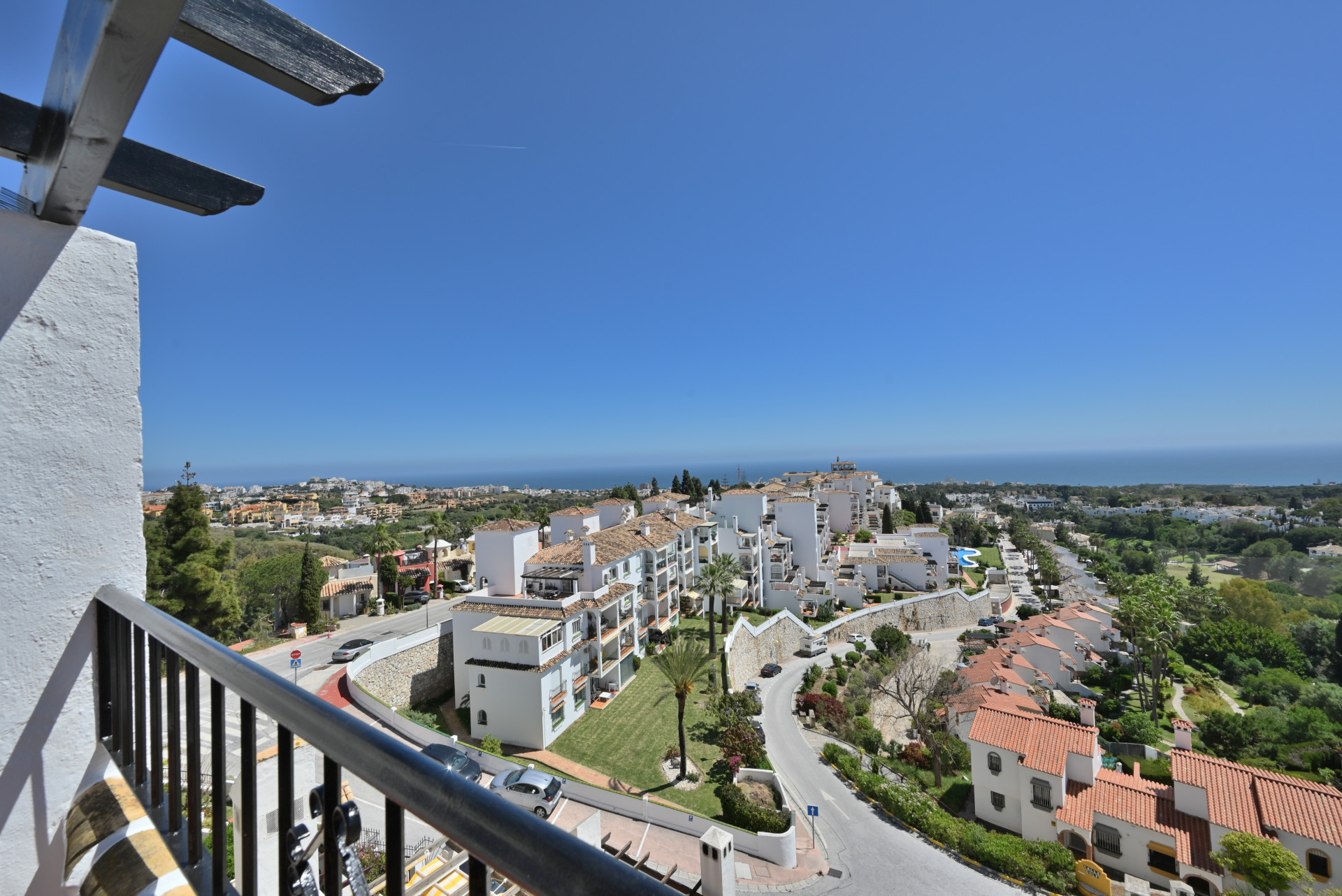 Renovated 2-Bed Sea View Apartment in Calahonda, Malaga — Calahonda