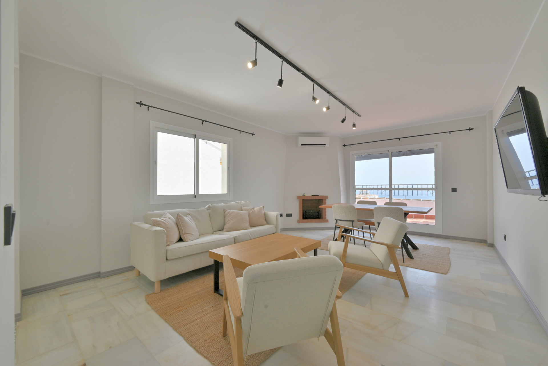 Renovated 2-Bed Sea View Apartment in Calahonda, Malaga — Calahonda