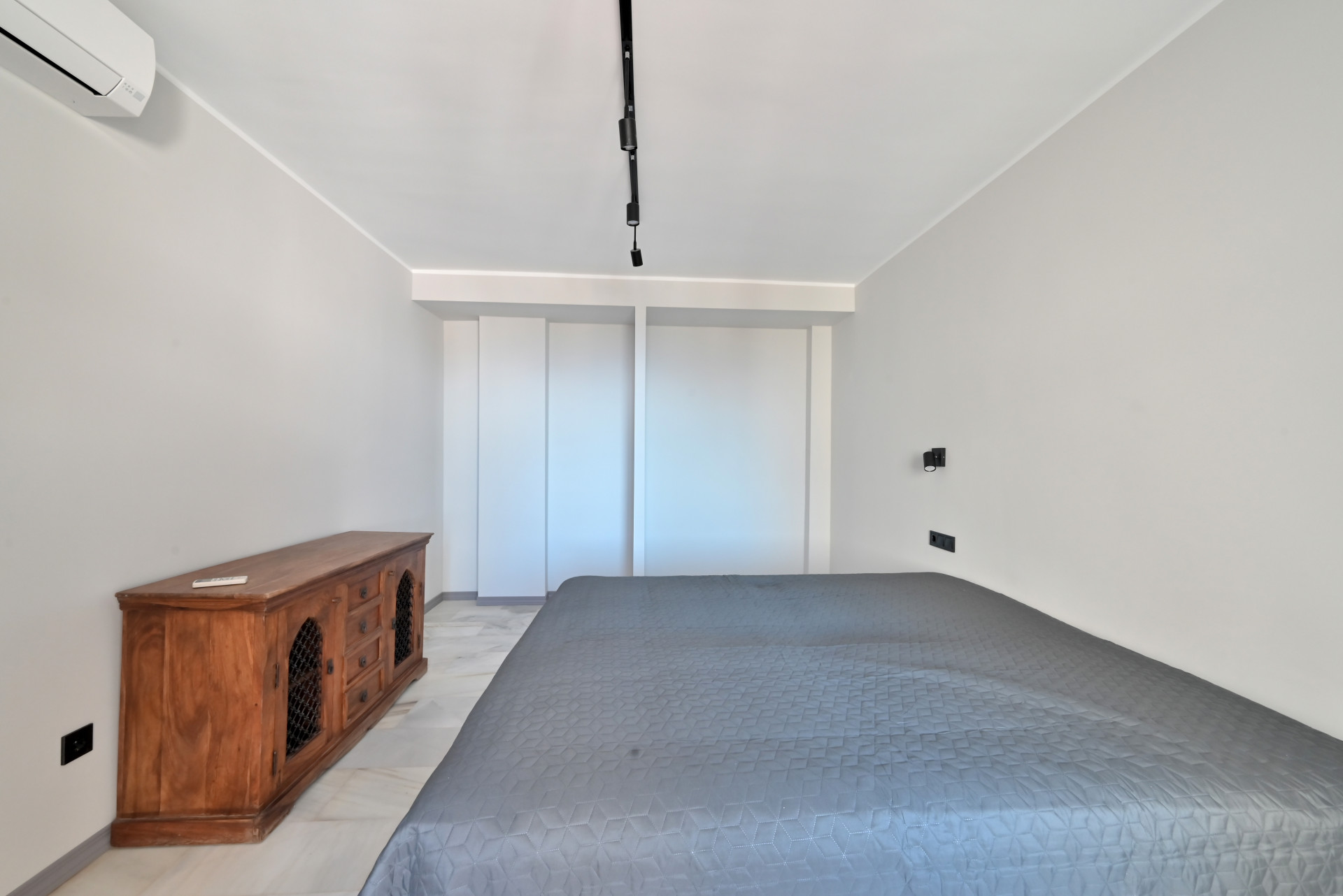 Renovated 2-Bed Sea View Apartment in Calahonda, Malaga — Calahonda