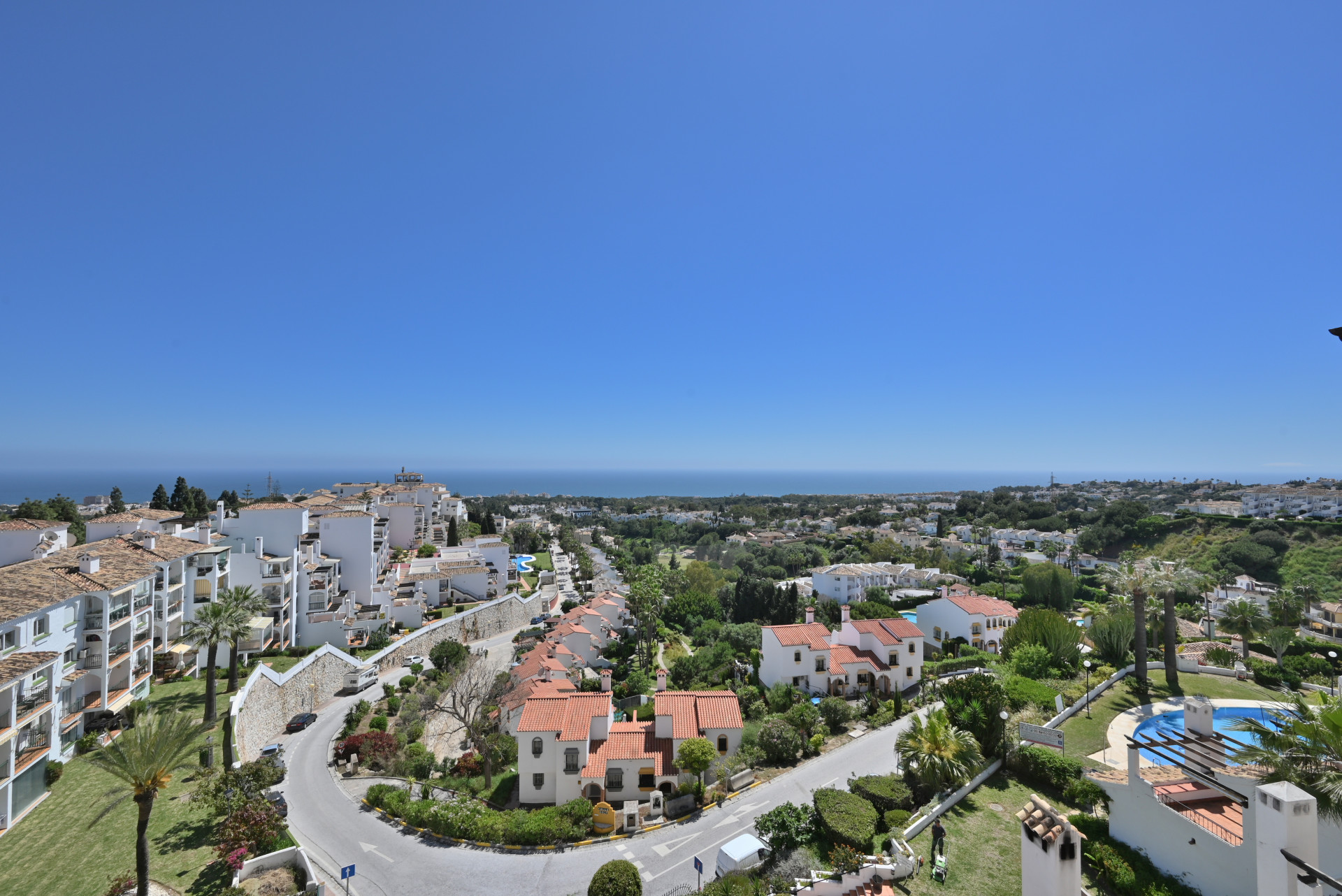 Renovated 2-Bed Sea View Apartment in Calahonda, Malaga — Calahonda