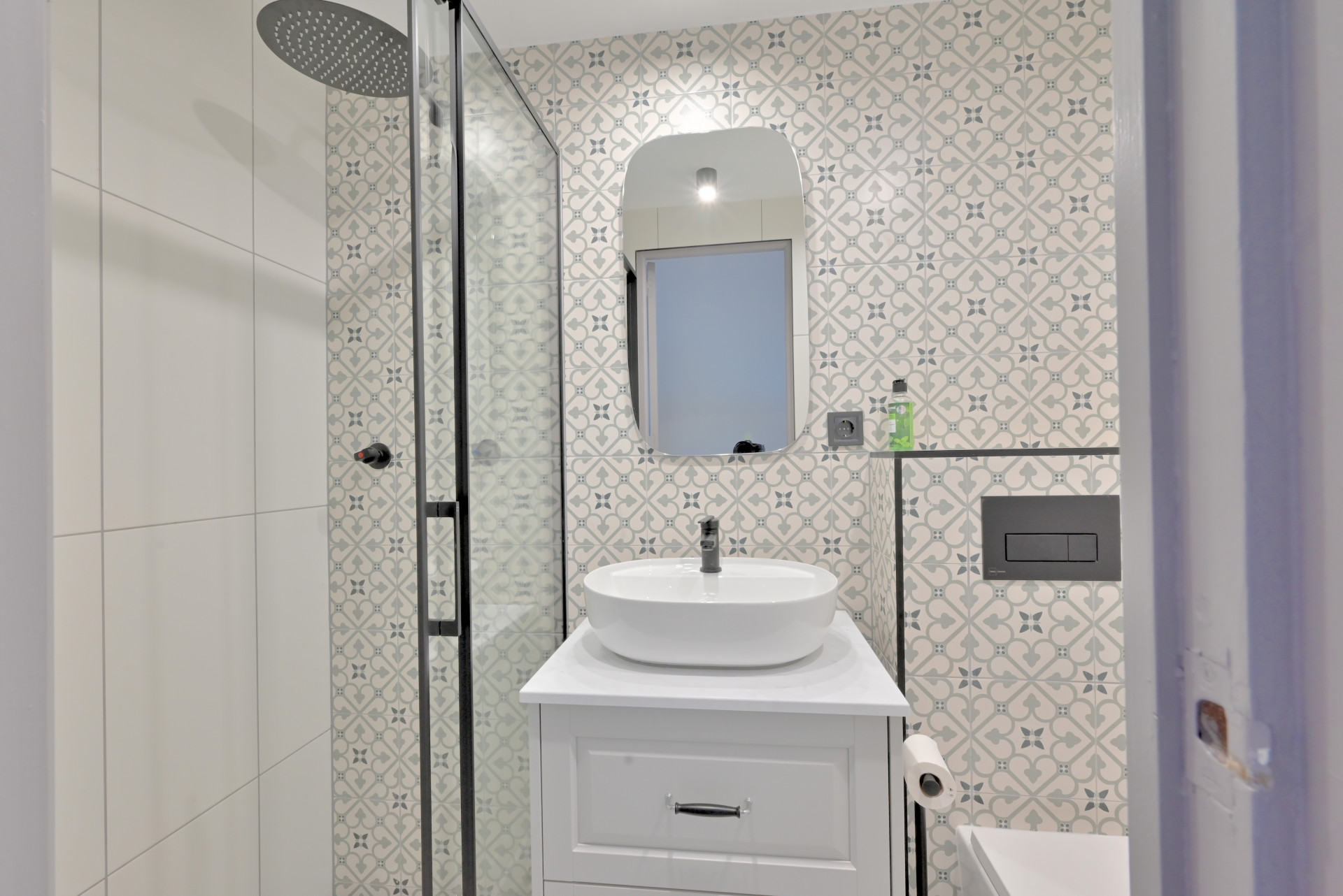Renovated 2-Bed Sea View Apartment in Calahonda, Malaga — Calahonda