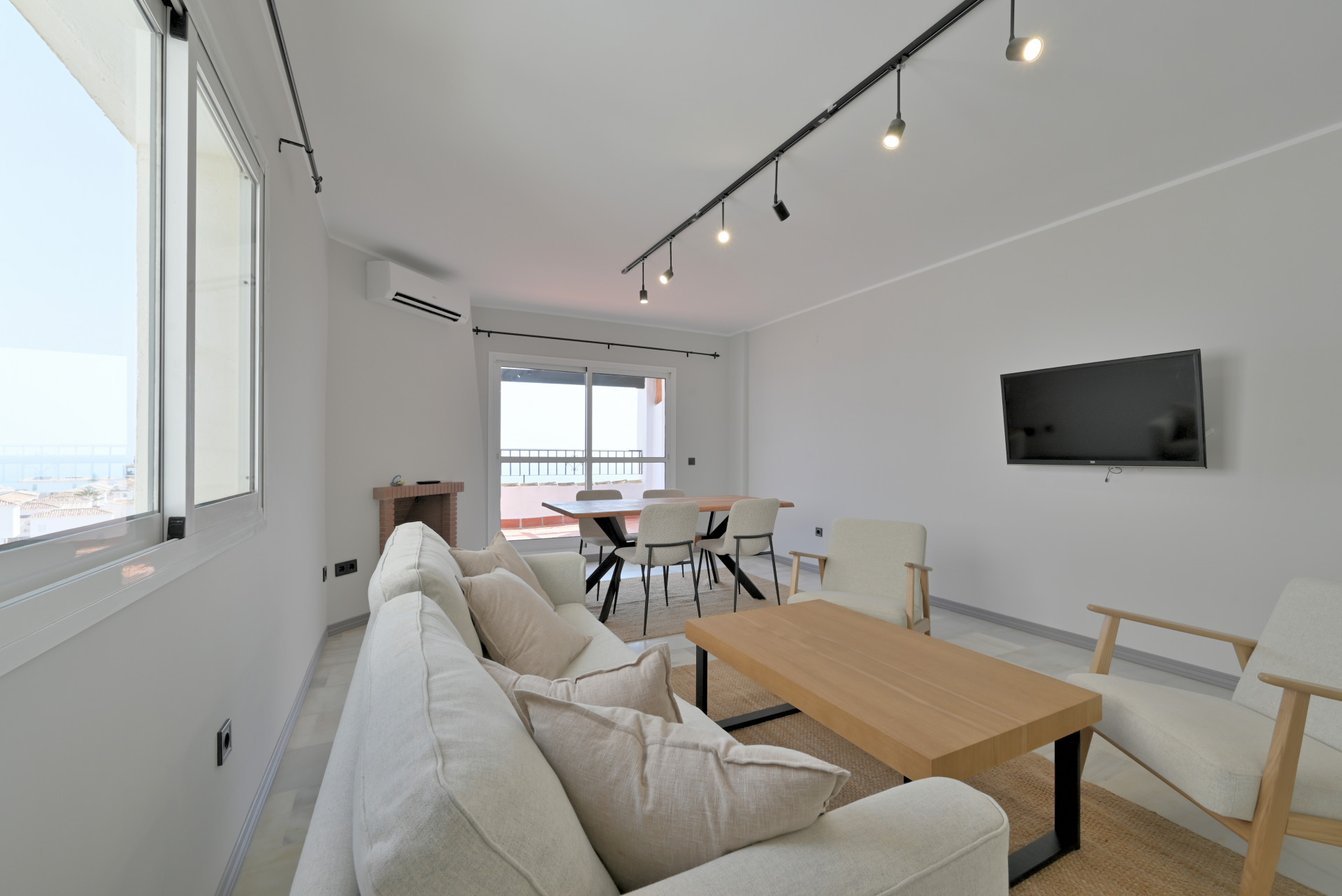 Renovated 2-Bed Sea View Apartment in Calahonda, Malaga — Calahonda