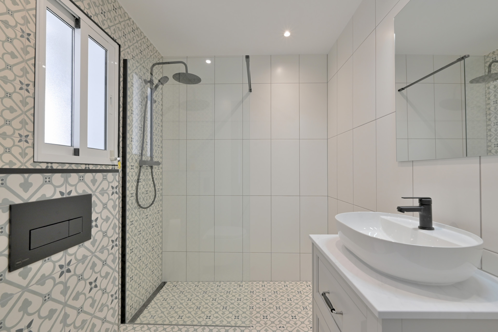 Renovated 2-Bed Sea View Apartment in Calahonda, Malaga — Calahonda