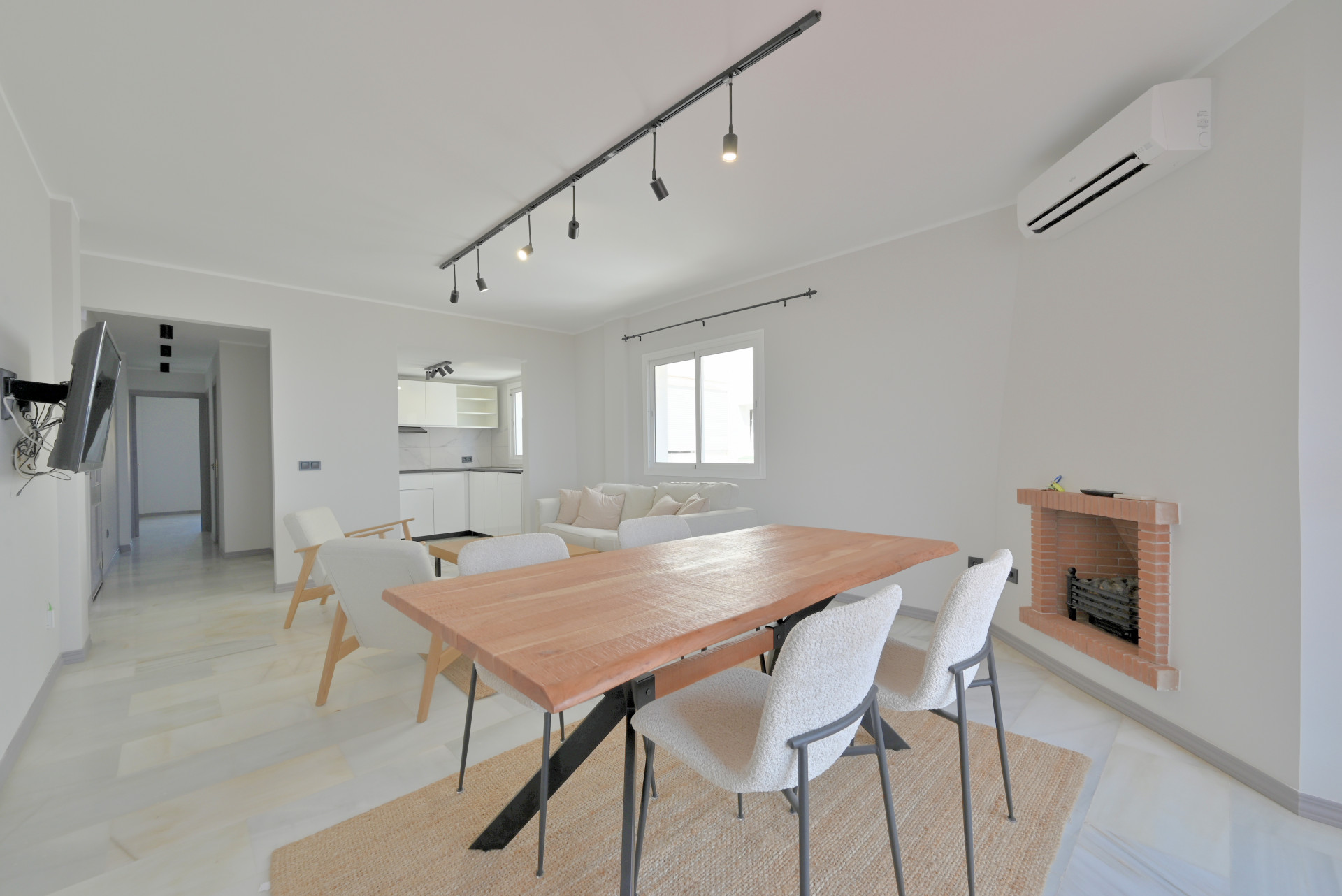 Renovated 2-Bed Sea View Apartment in Calahonda, Malaga — Calahonda