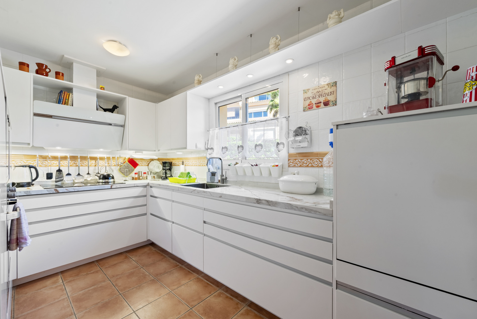 2-Bed Penthouse with Sea Views, La Mairena, Marbella East — Marbella Este - La Mairena