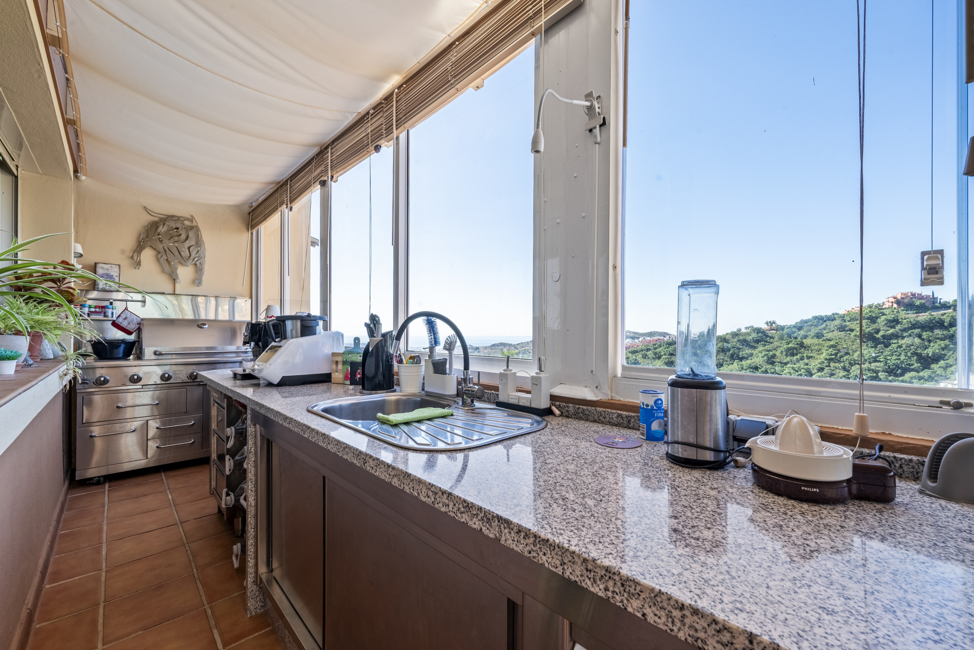 2-Bed Penthouse with Sea Views, La Mairena, Marbella East — Marbella Este - La Mairena