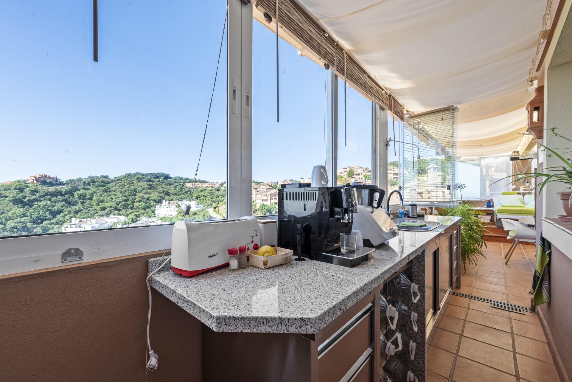 2-Bed Penthouse with Sea Views, La Mairena, Marbella East — Marbella Este - La Mairena