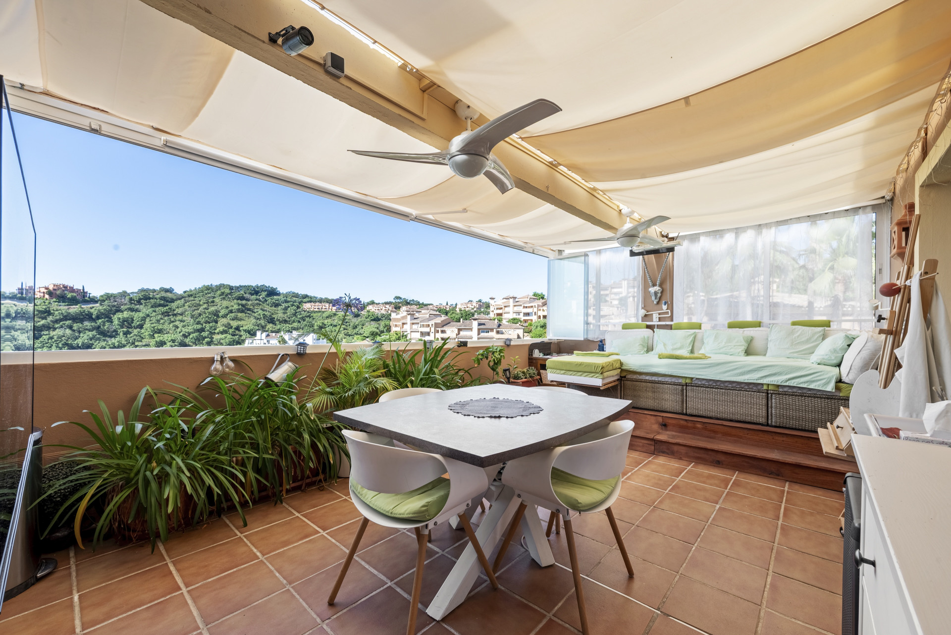 2-Bed Penthouse with Sea Views, La Mairena, Marbella East — Marbella Este - La Mairena