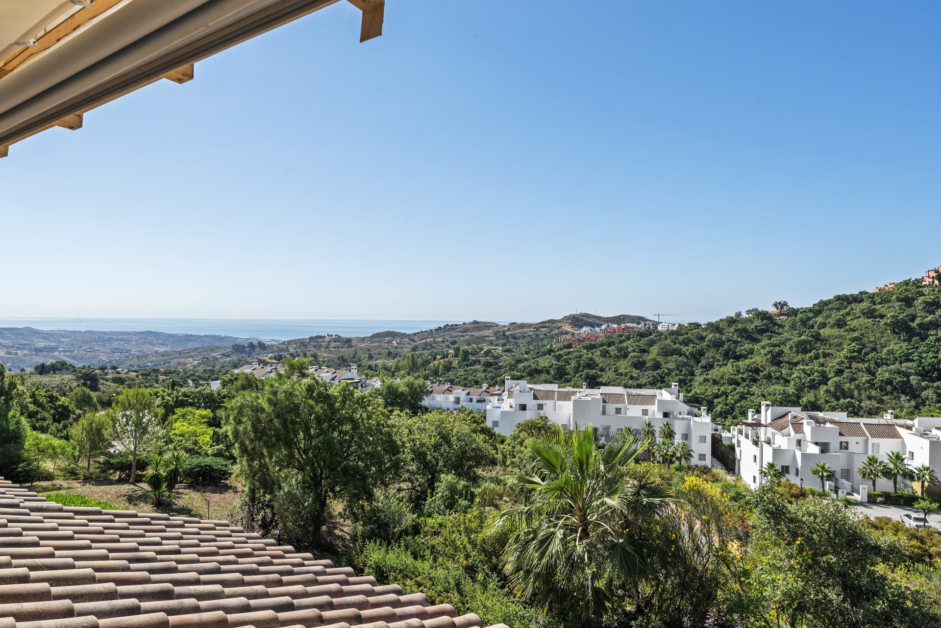 2-Bed Penthouse with Sea Views, La Mairena, Marbella East — Marbella Este - La Mairena