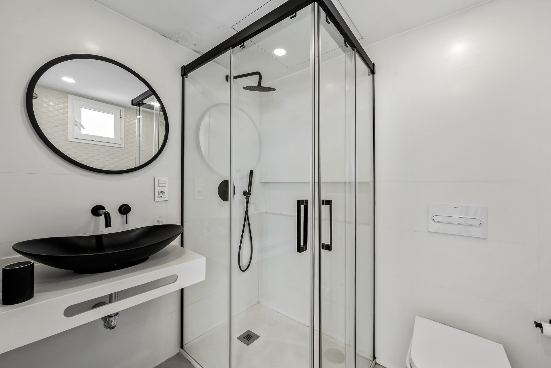 Refurbished 2-Bed Beachfront Apartment in Fuengirola, Malaga — Fuengirola
