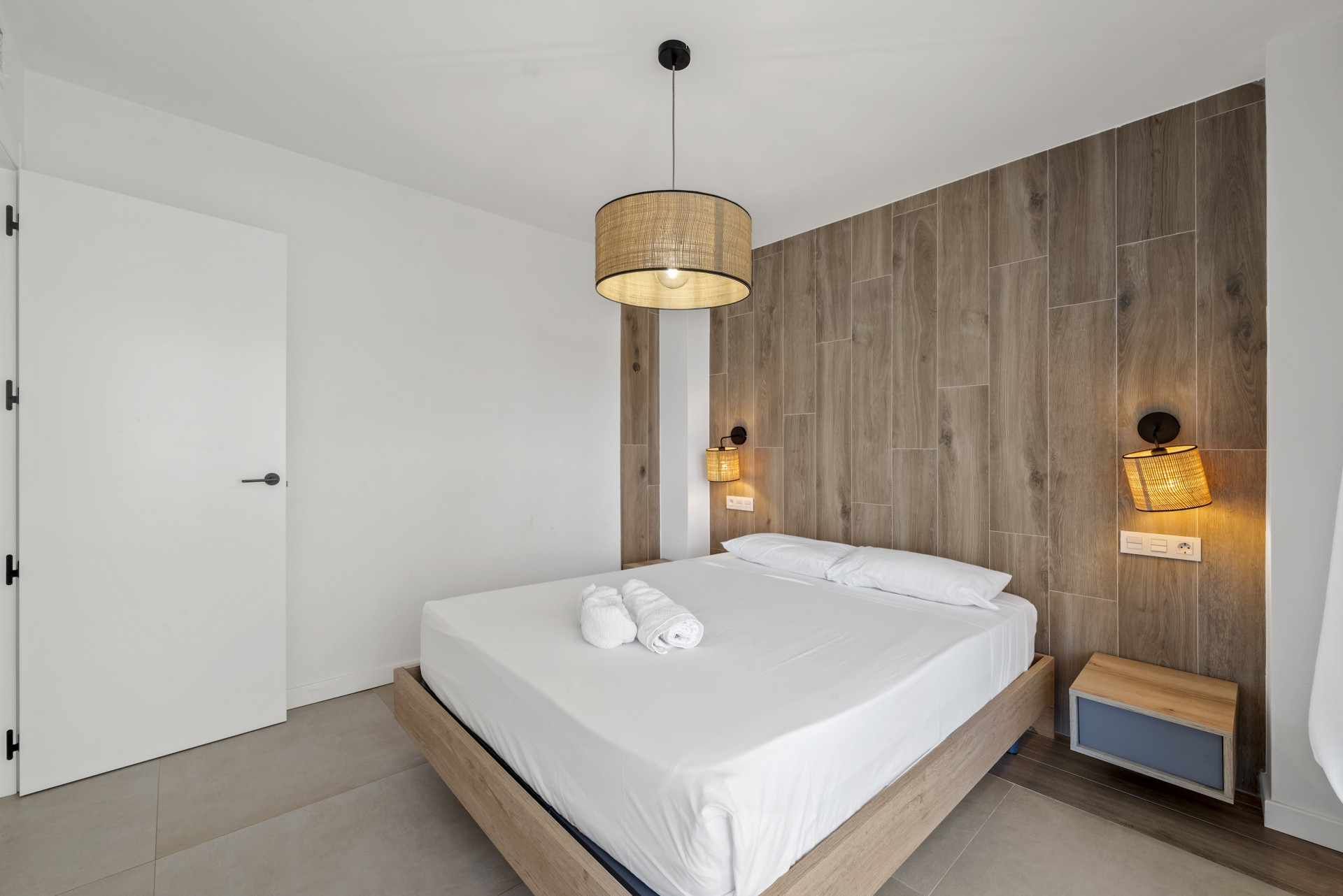 Refurbished 2-Bed Beachfront Apartment in Fuengirola, Malaga — Fuengirola
