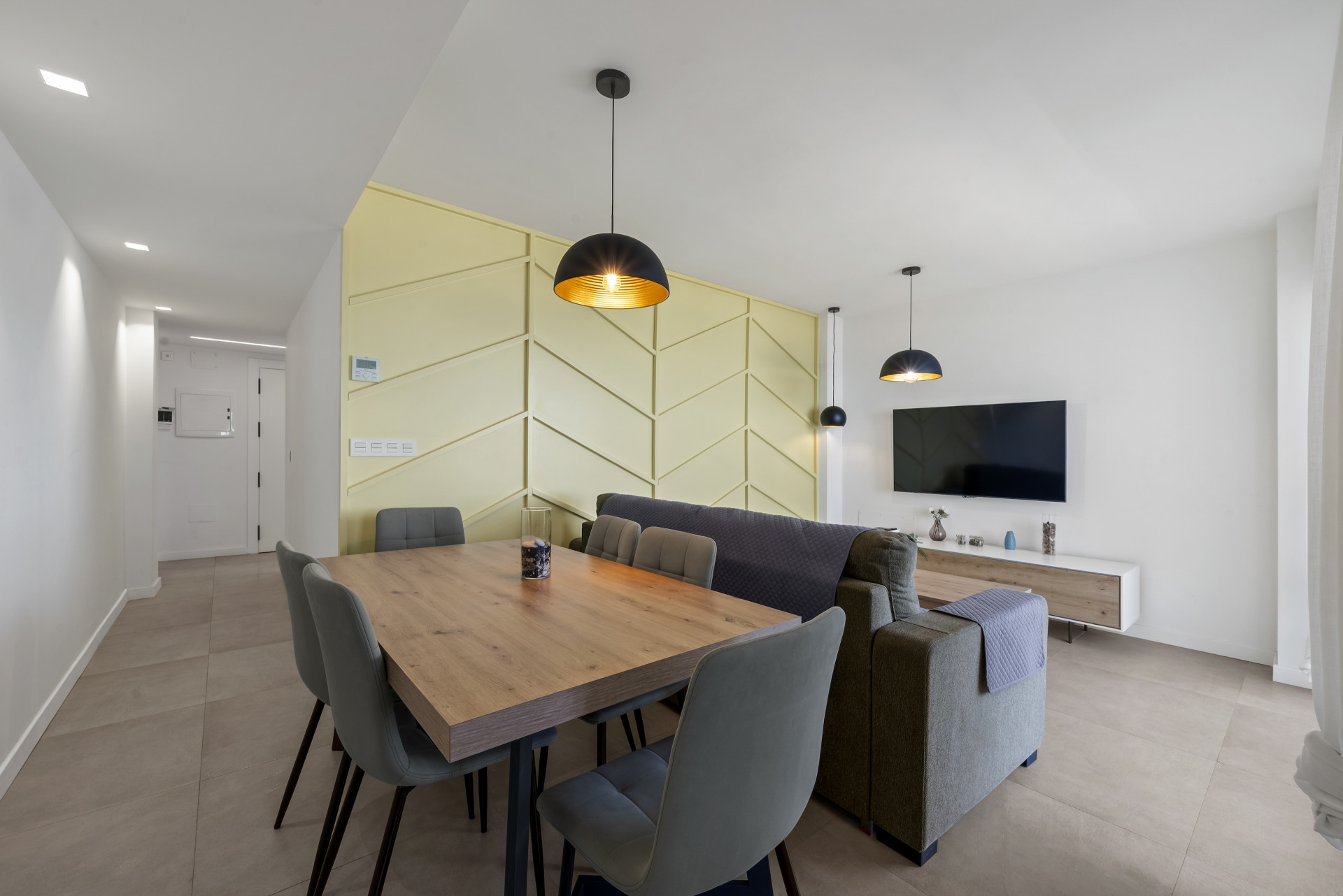 Refurbished 2-Bed Beachfront Apartment in Fuengirola, Malaga — Fuengirola