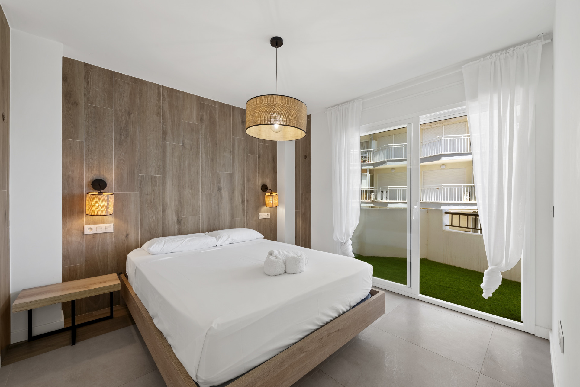 Refurbished 2-Bed Beachfront Apartment in Fuengirola, Malaga — Fuengirola