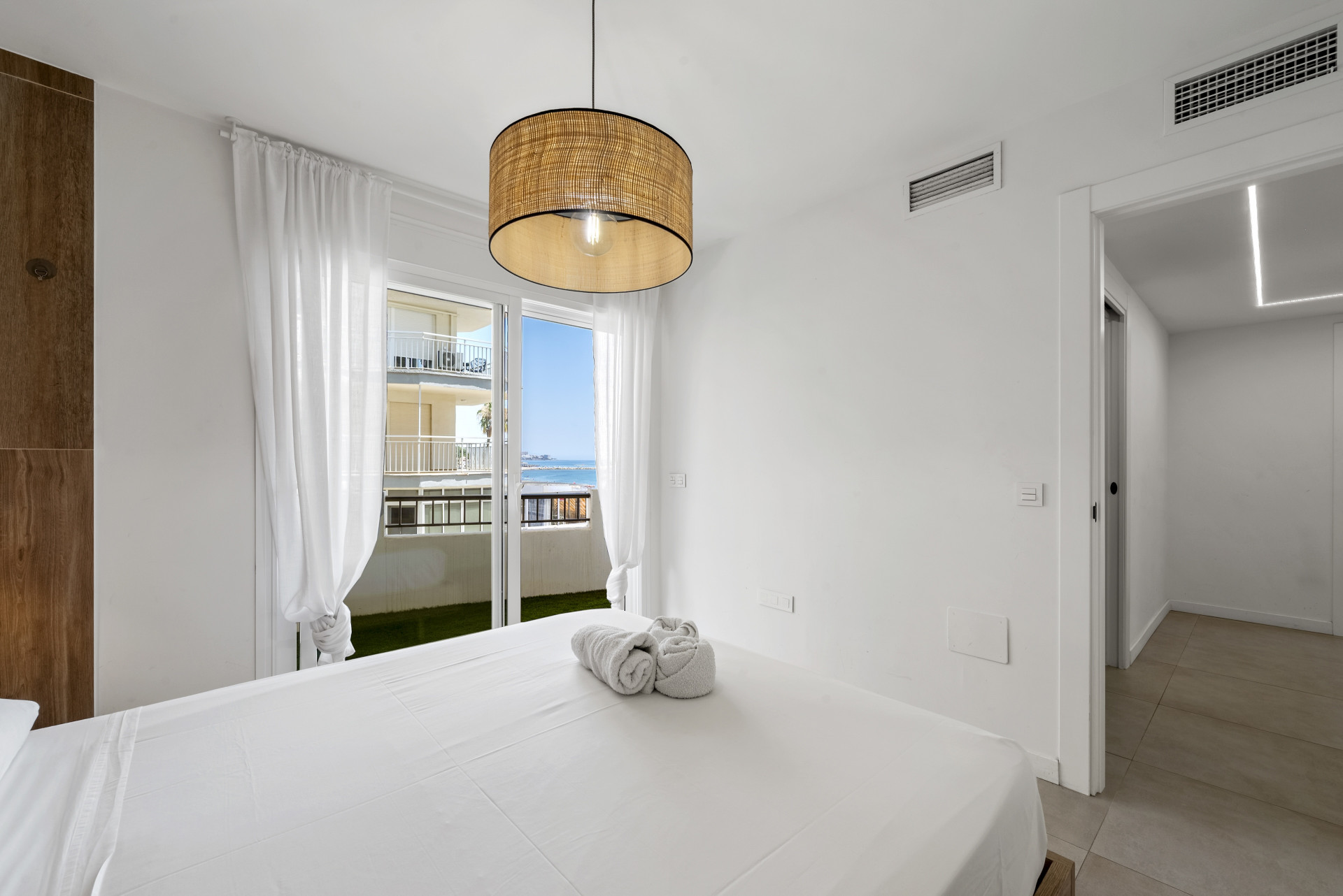 Refurbished 2-Bed Beachfront Apartment in Fuengirola, Malaga — Fuengirola