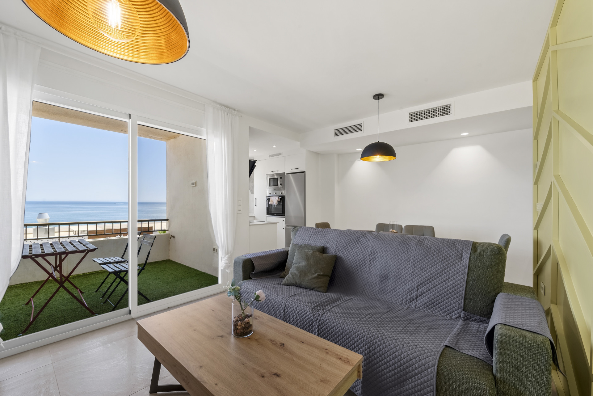 Refurbished 2-Bed Beachfront Apartment in Fuengirola, Malaga — Fuengirola