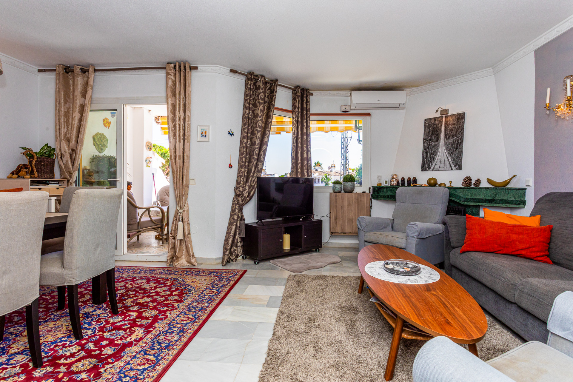 2-Bed Penthouse with Solarium & Sea Views, Lower Calahonda — Calahonda