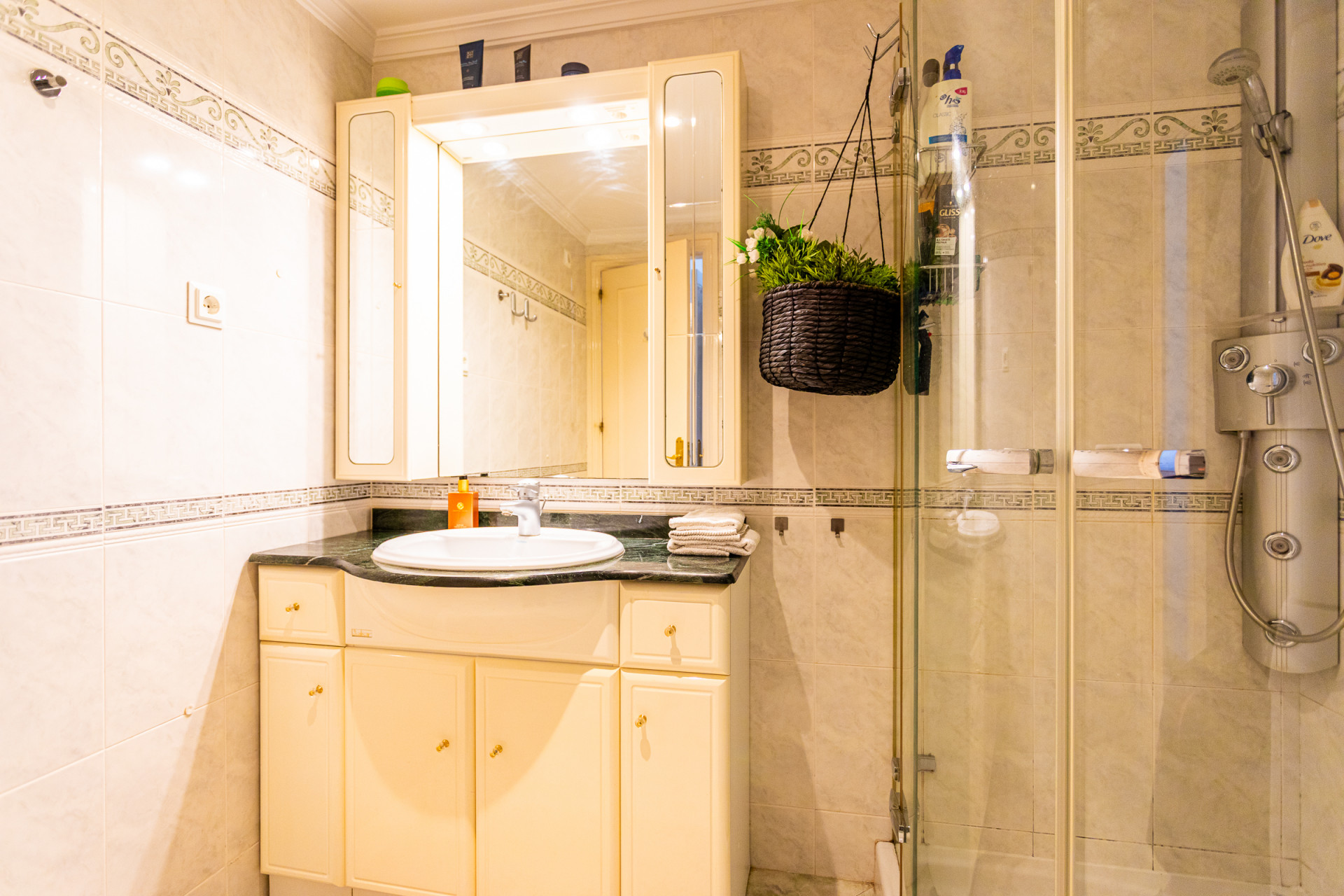 2-Bed Penthouse with Solarium & Sea Views, Lower Calahonda — Calahonda