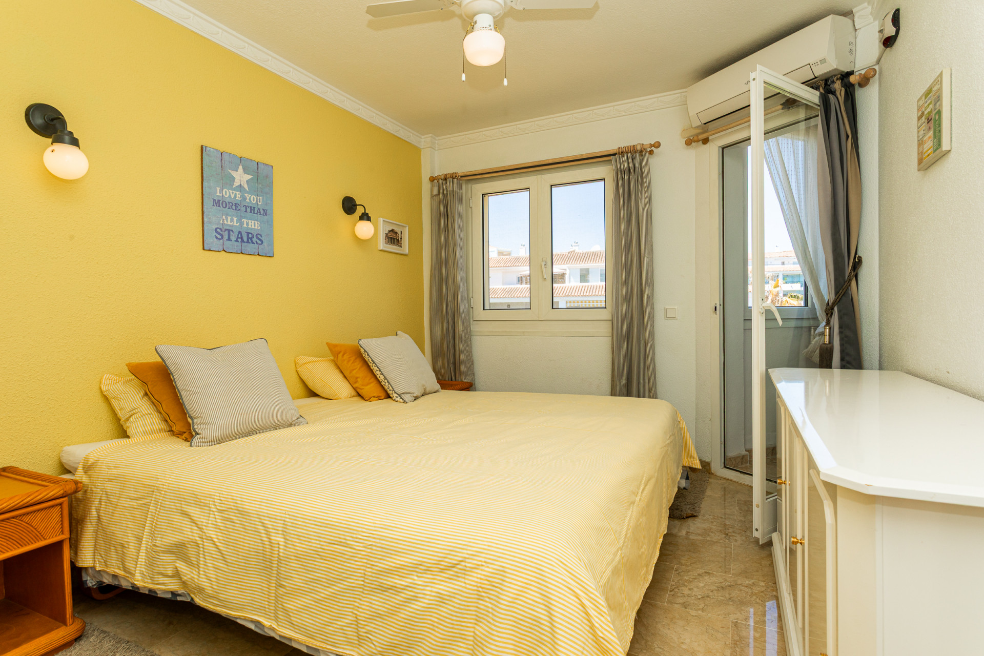 2-Bed Penthouse with Solarium & Sea Views, Lower Calahonda — Calahonda