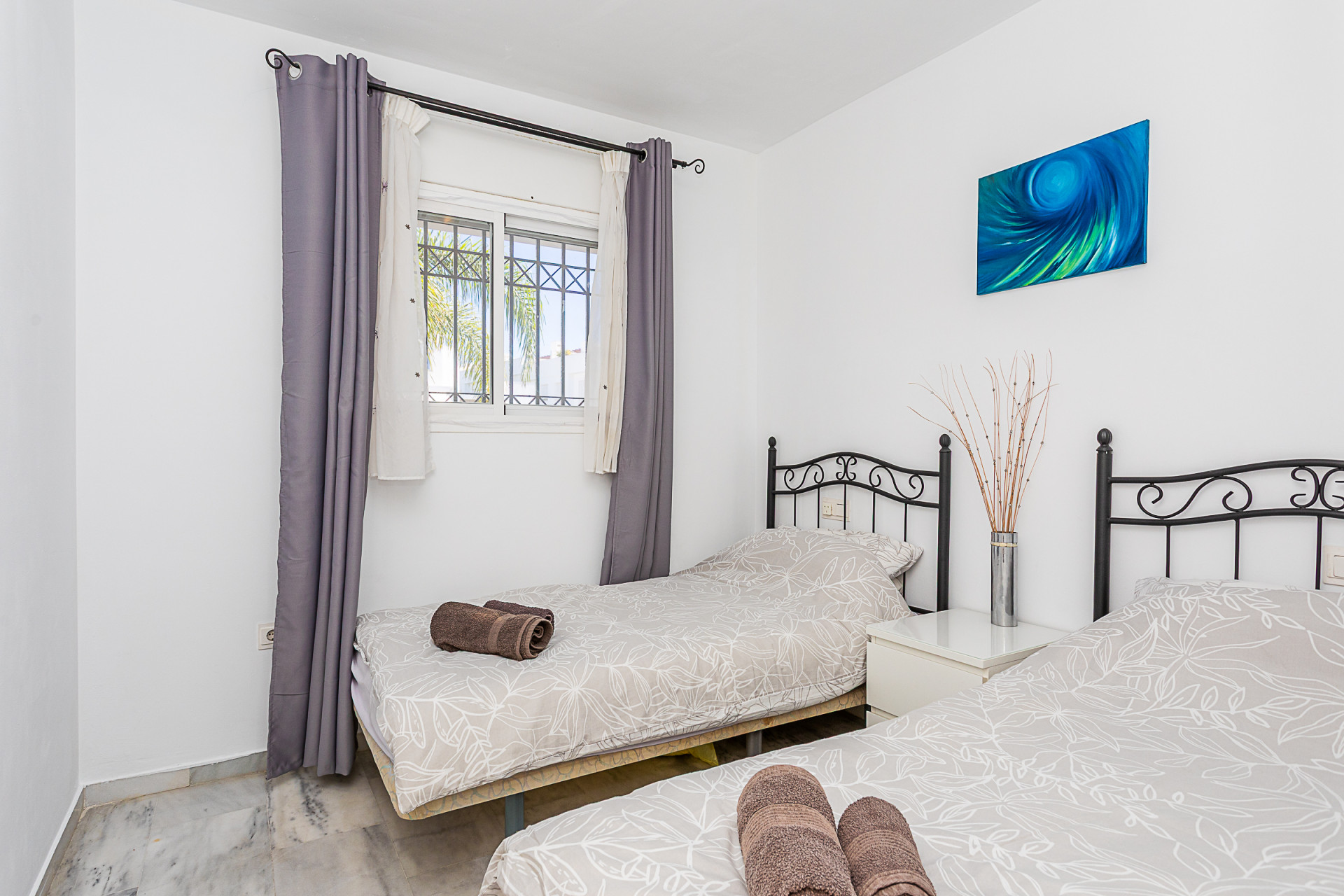 Two-Bedroom Apartment with Pool Views in Calahonda, Malaga — Calahonda