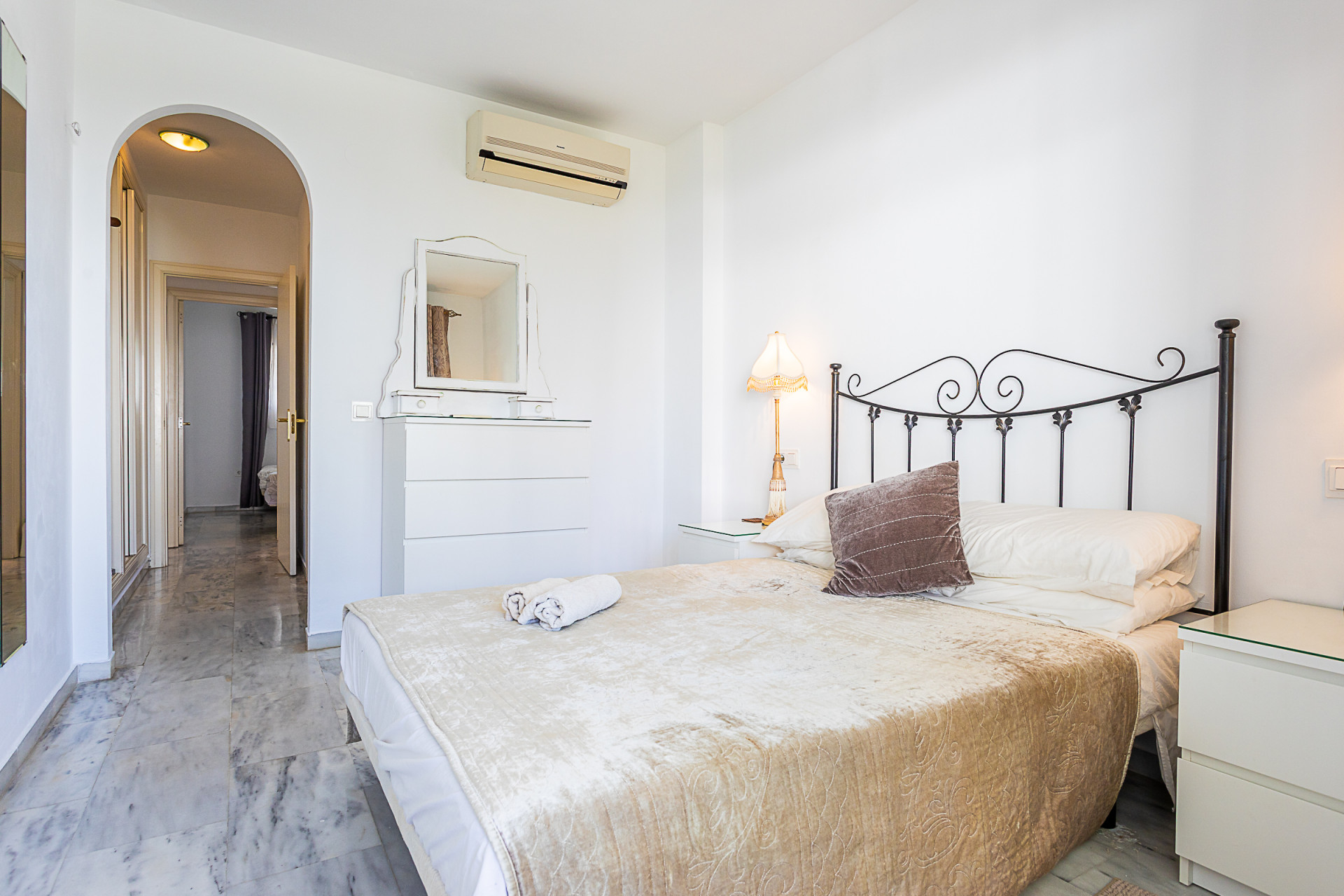 Two-Bedroom Apartment with Pool Views in Calahonda, Malaga — Calahonda