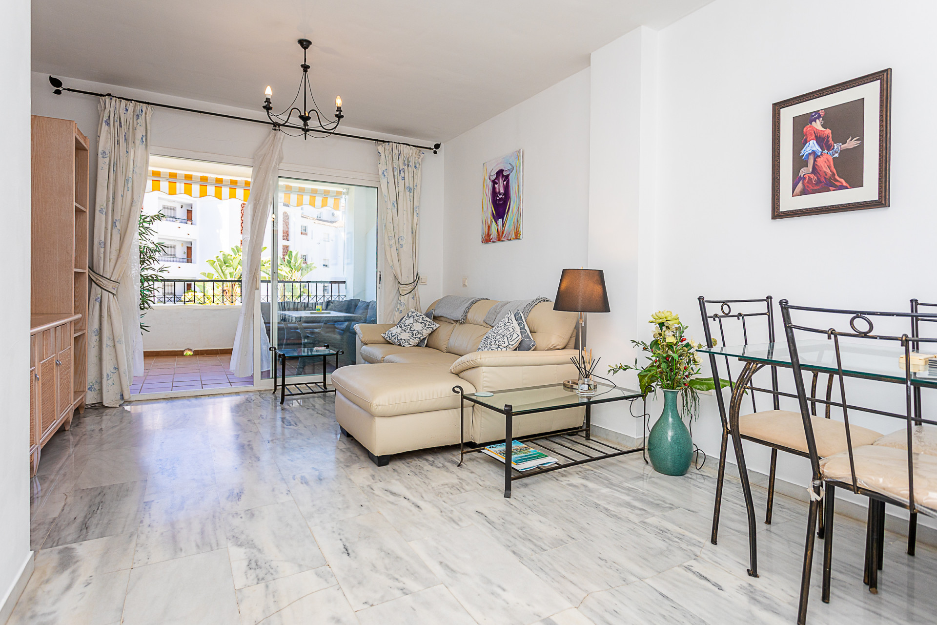 Two-Bedroom Apartment with Pool Views in Calahonda, Malaga — Calahonda