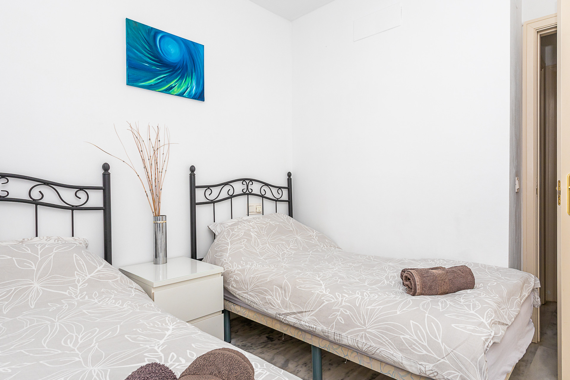 Two-Bedroom Apartment with Pool Views in Calahonda, Malaga — Calahonda