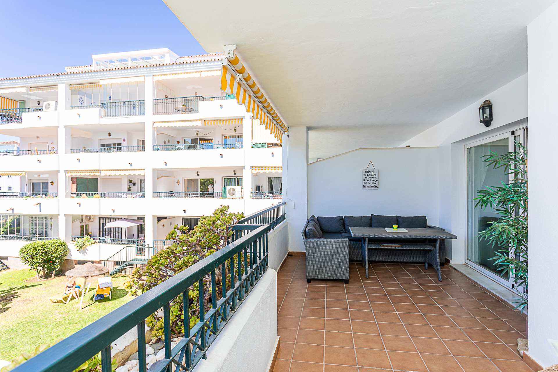 Two-Bedroom Apartment with Pool Views in Calahonda, Malaga — Calahonda