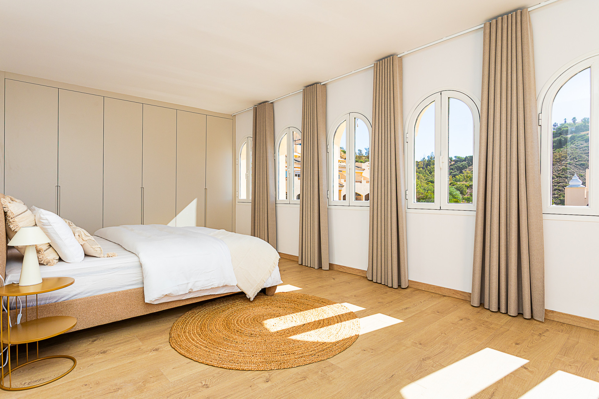 Turnkey 3-Bed Penthouse with Terrace & Pool in Marbella Este - Elviria — Marbella Este - Elviria