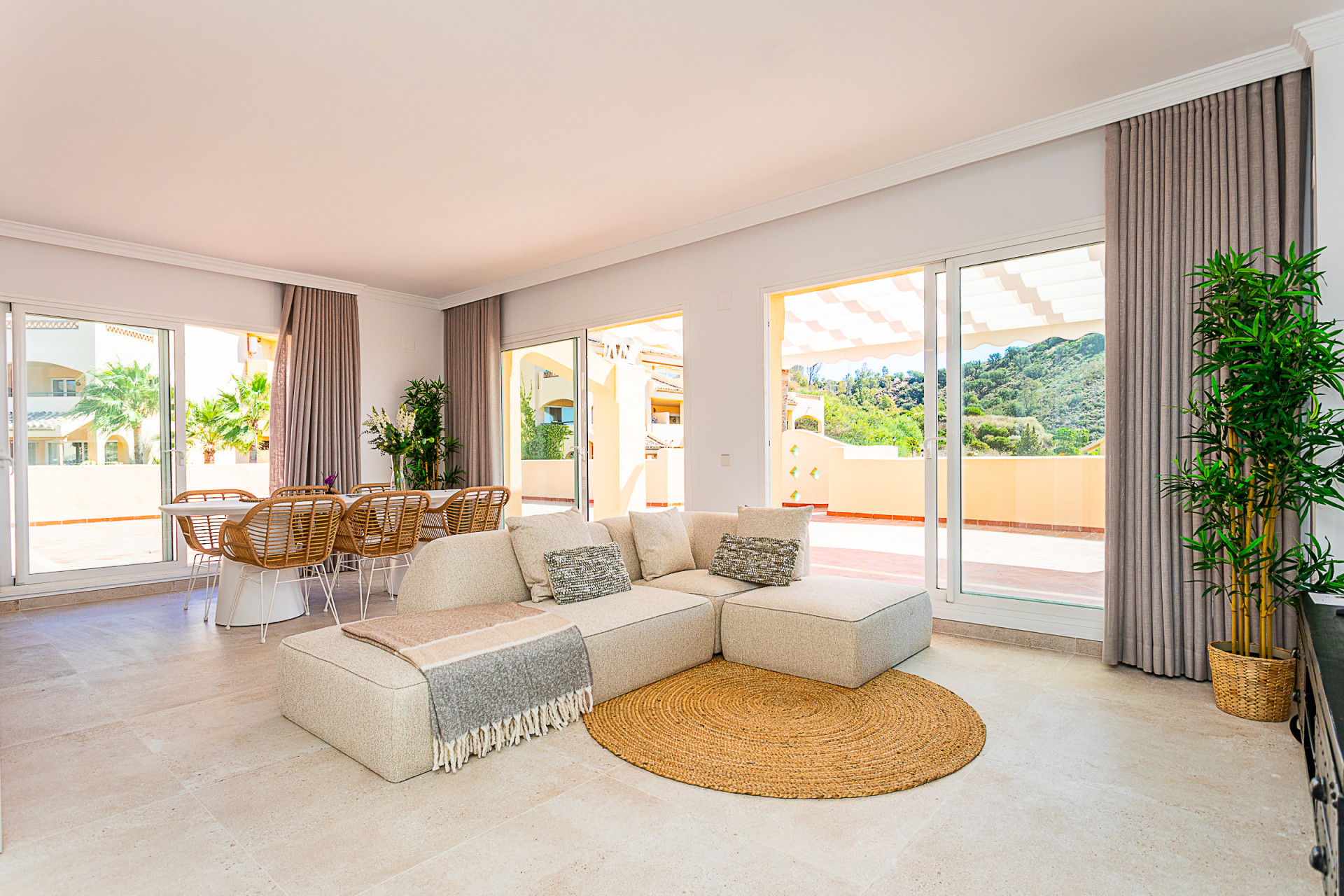 Turnkey 3-Bed Penthouse with Terrace & Pool in Marbella Este - Elviria — Marbella Este - Elviria