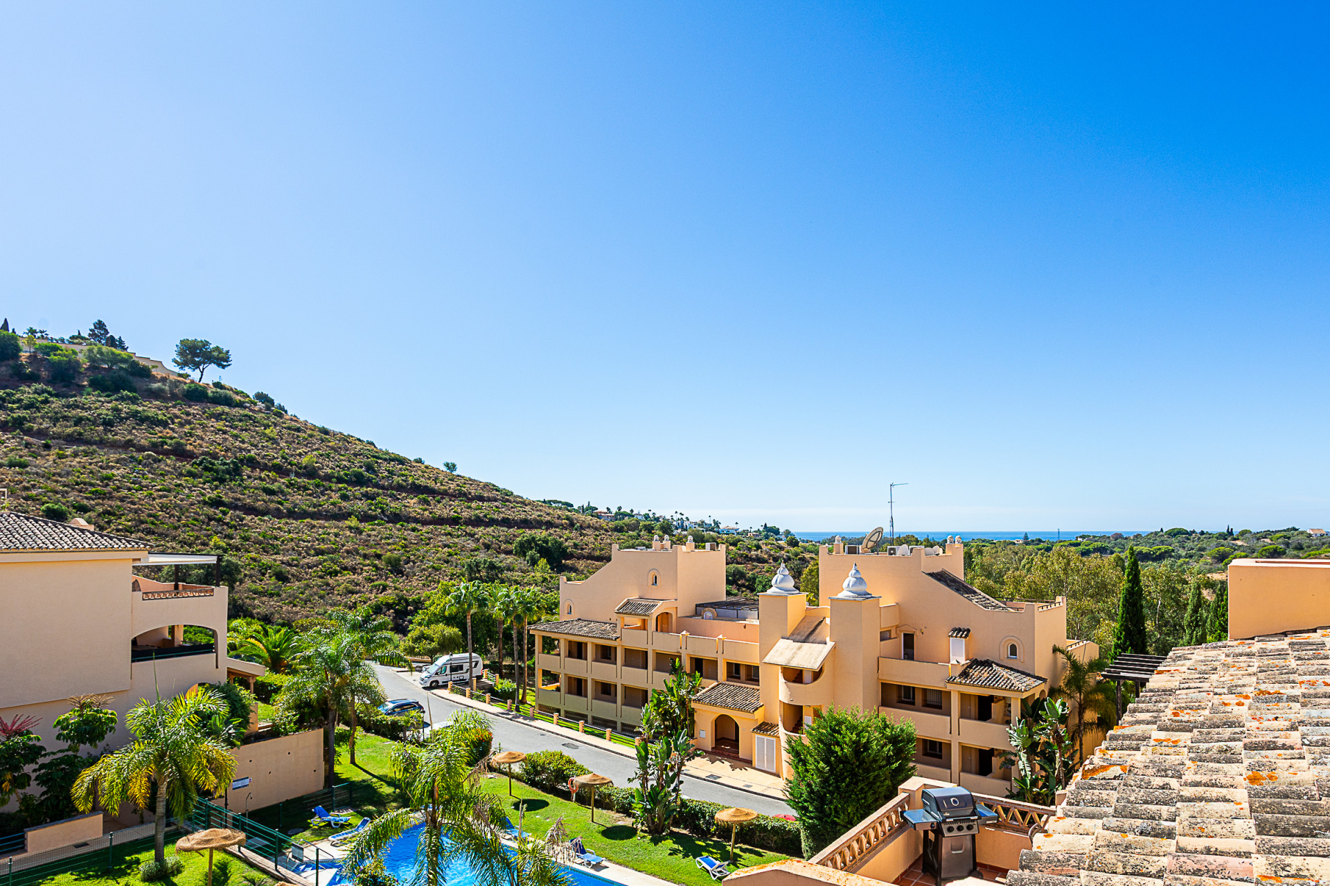 Felújított 3 hálós penthouse nagy terasszal, Santa María Village, Elviria — Marbella Este - Elviria