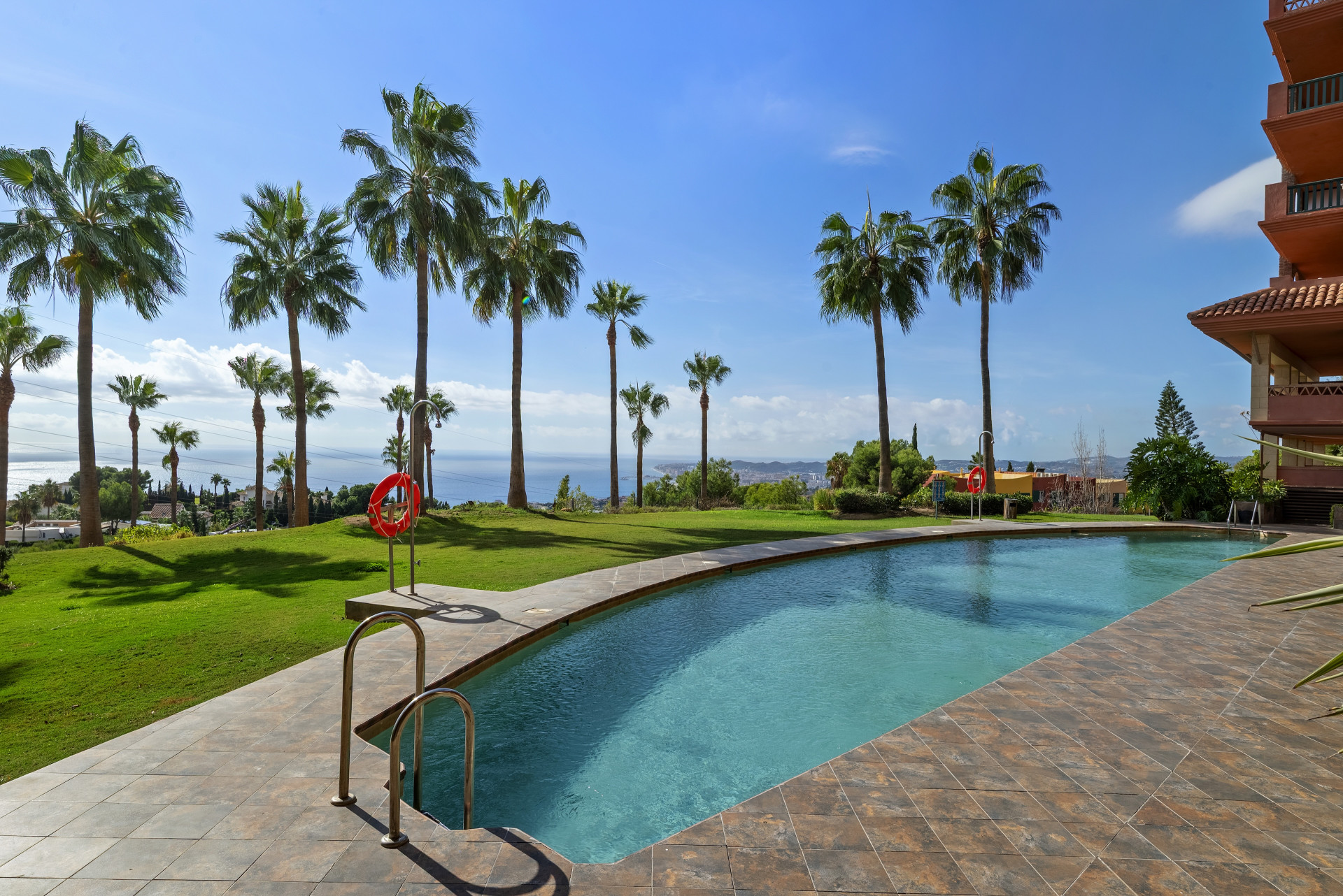 Ground Floor Apartment with Terrace & Sea Views, Reserva del Higuerón — Reserva del Higuerón