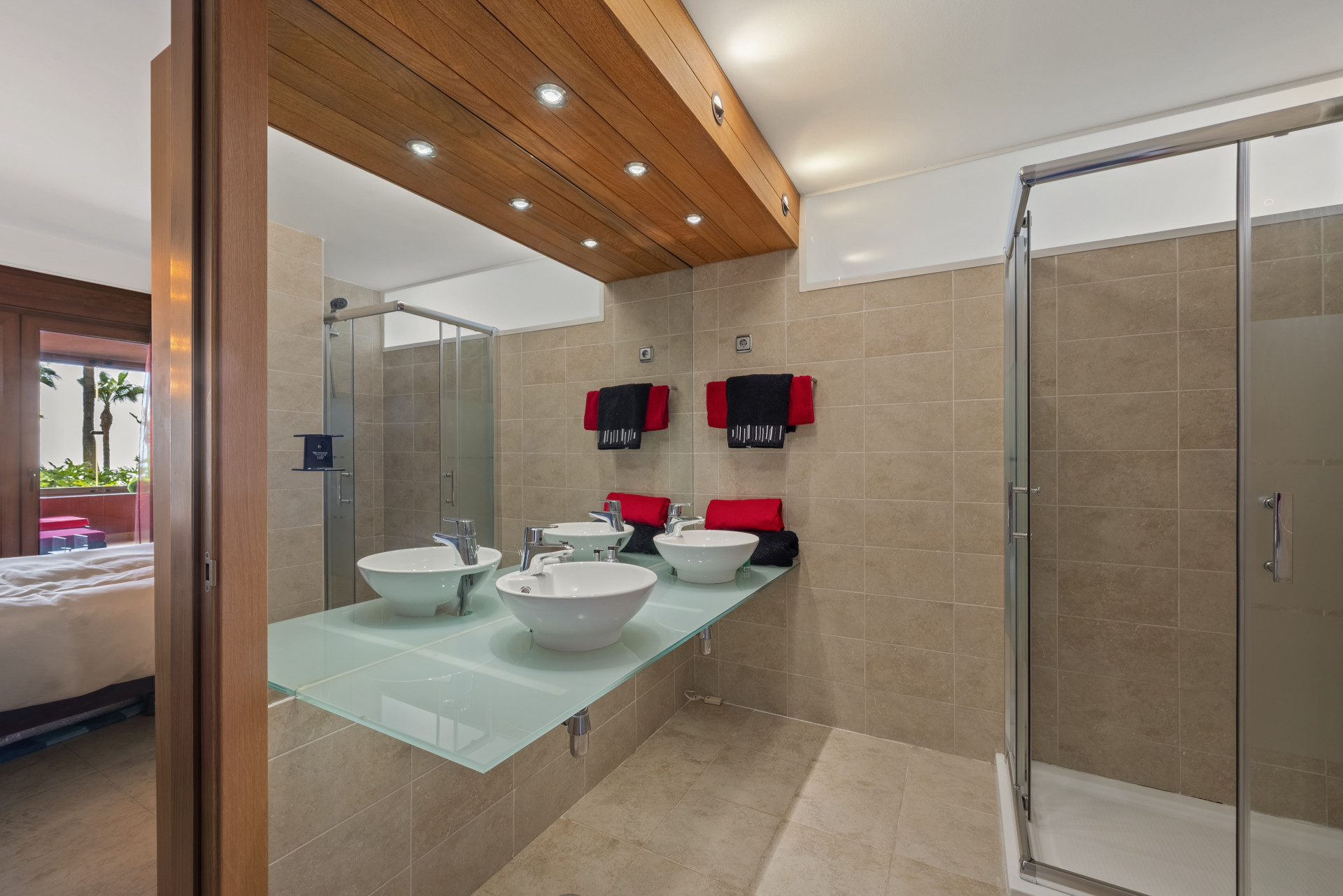 Ground Floor Apartment with Terrace & Sea Views, Reserva del Higuerón — Reserva del Higuerón