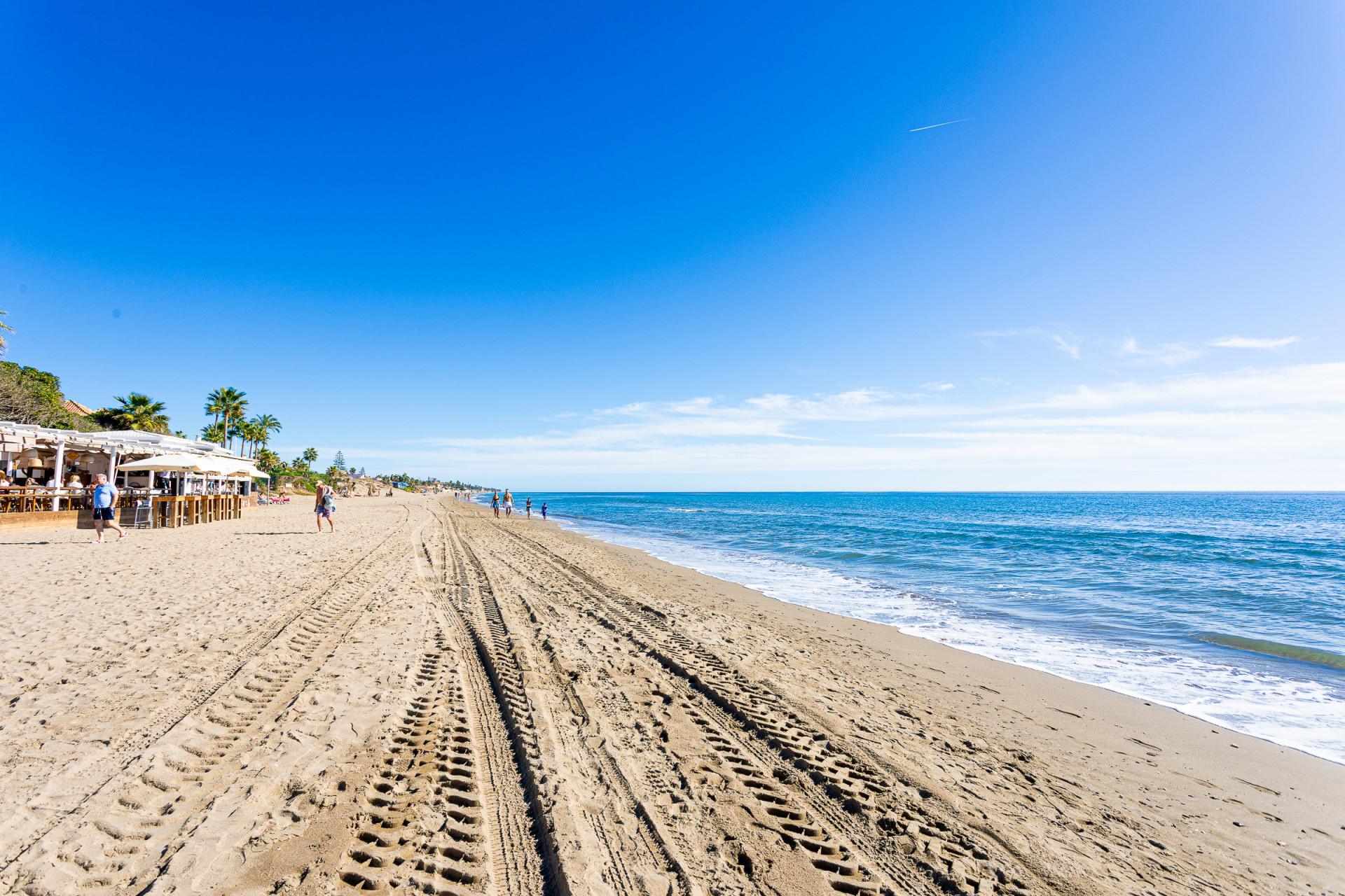 Renovated Sea View Corner Apartment in Alicate Playa, Marbella East — Marbella Este