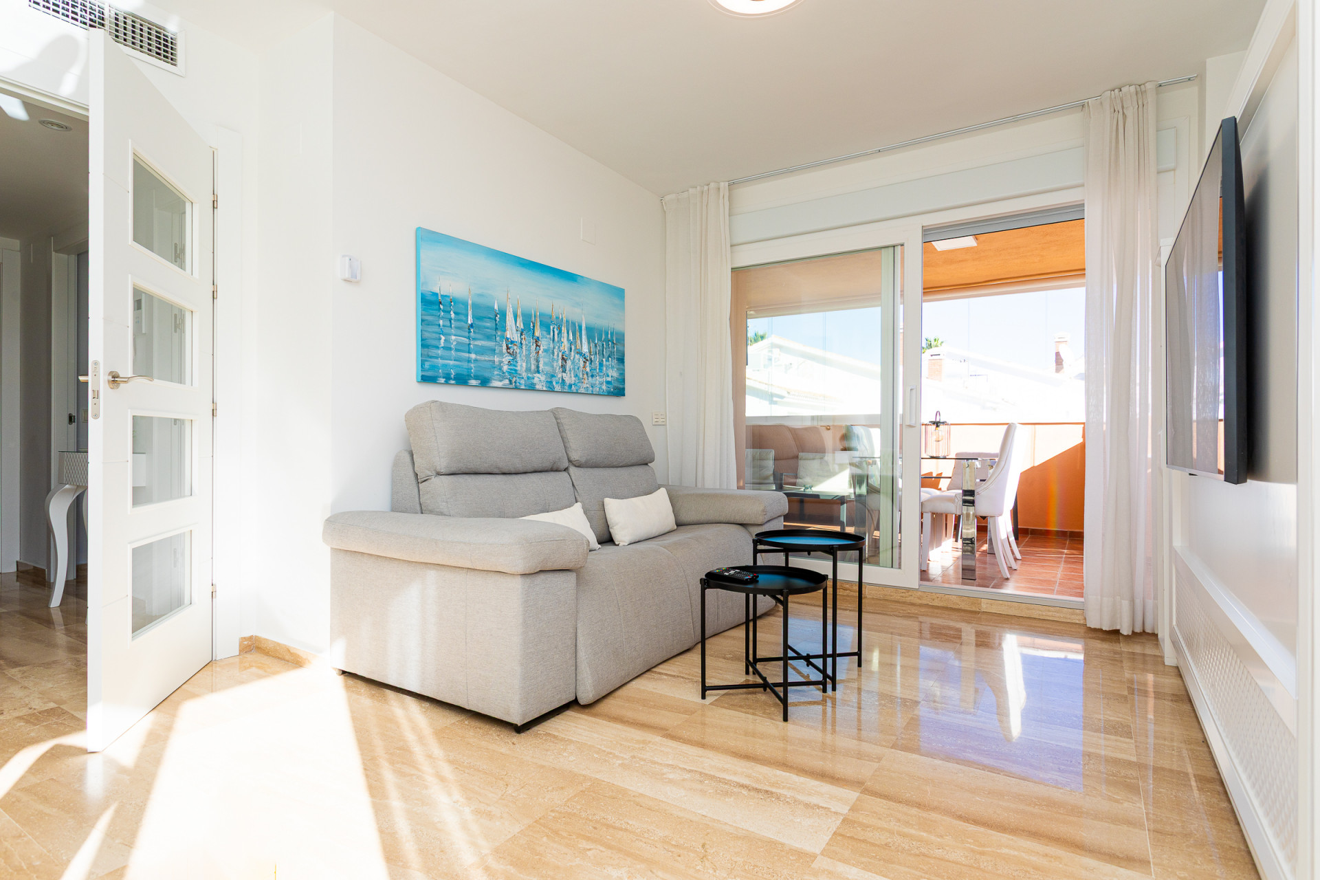 Renovated Sea View Corner Apartment in Alicate Playa, Marbella East — Marbella Este