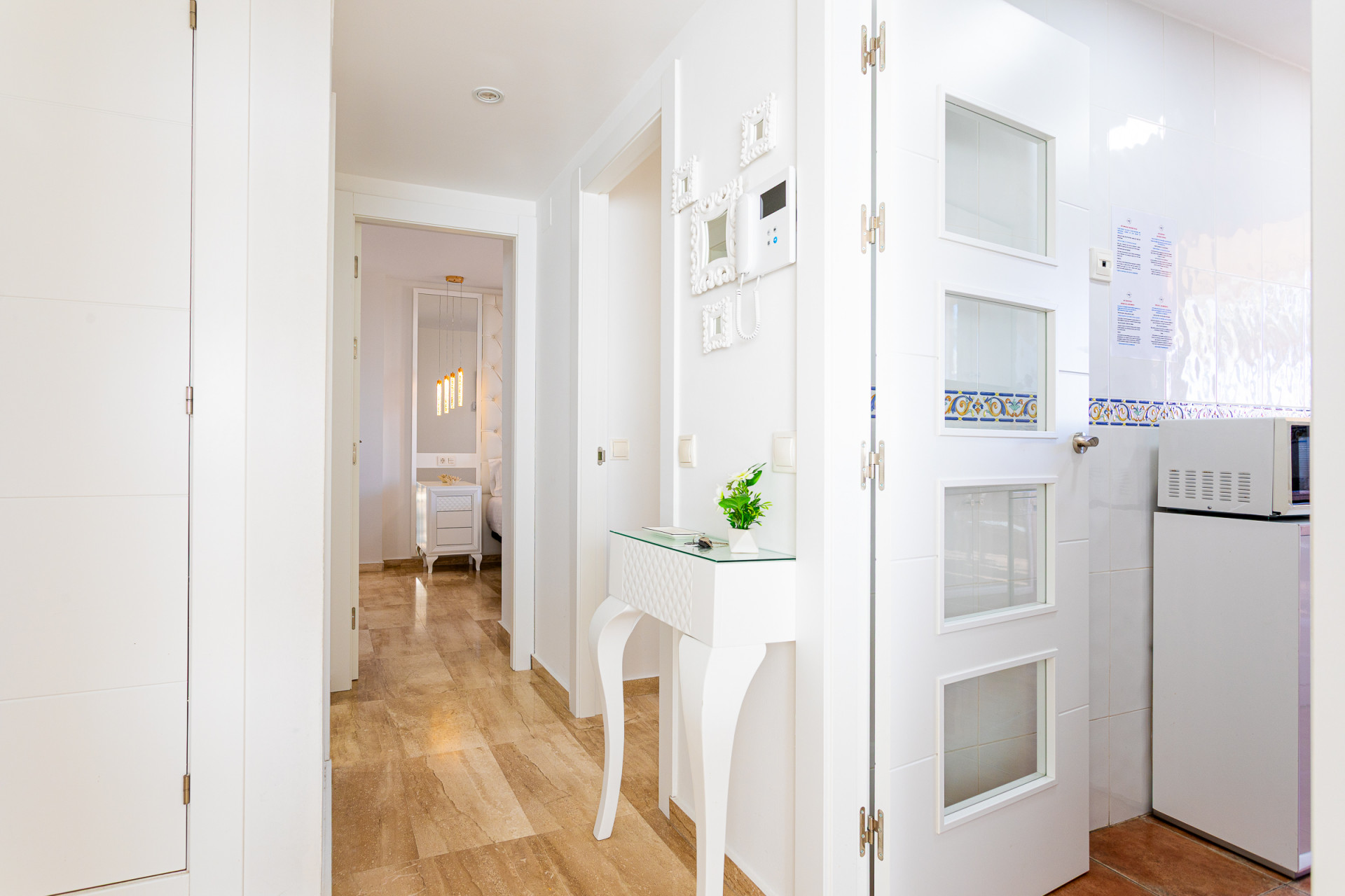 Renovated Sea View Corner Apartment in Alicate Playa, Marbella East — Marbella Este
