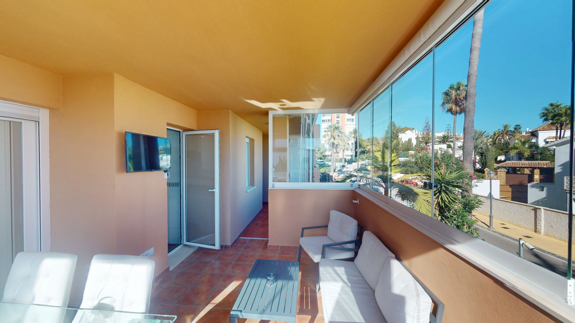 Renovated Sea View Corner Apartment in Alicate Playa, Marbella East — Marbella Este