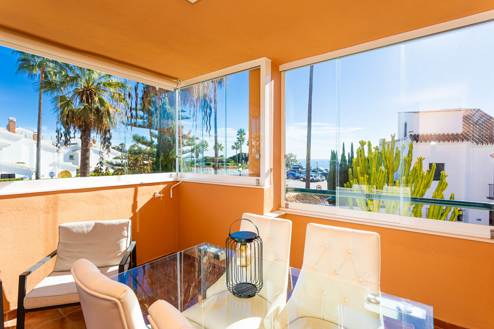 Renovated Sea View Corner Apartment in Alicate Playa, Marbella East — Marbella Este