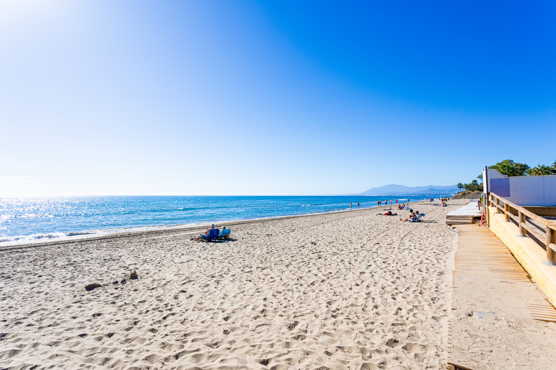 Renovated Sea View Corner Apartment in Alicate Playa, Marbella East — Marbella Este