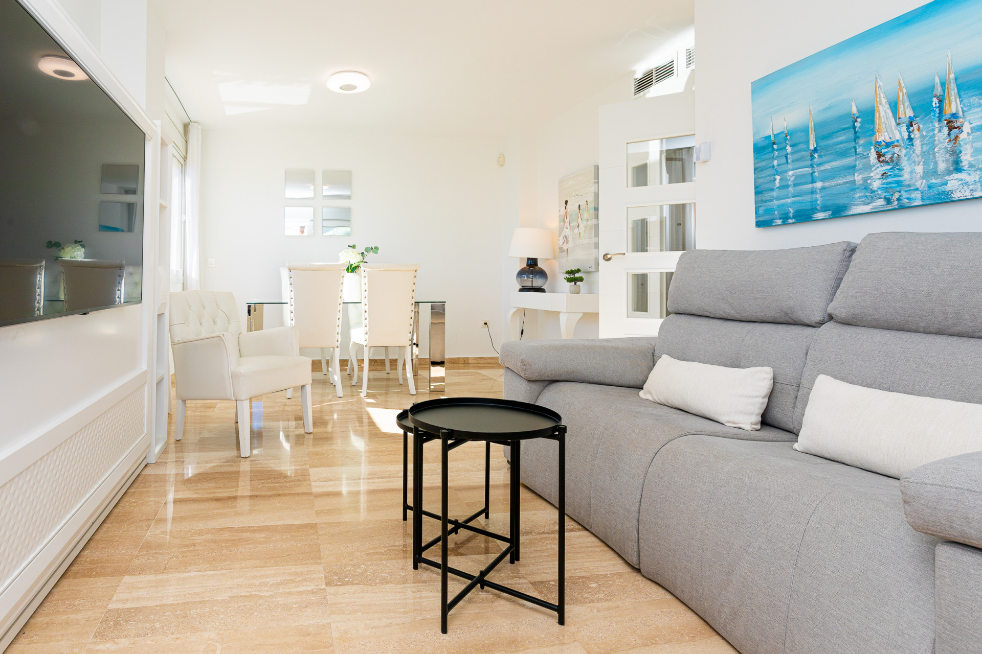 Renovated Sea View Corner Apartment in Alicate Playa, Marbella East — Marbella Este