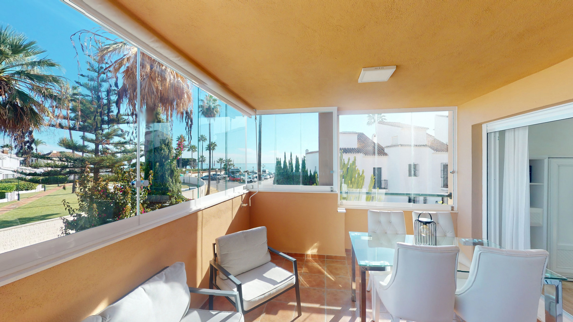 Renovated Sea View Corner Apartment in Alicate Playa, Marbella East — Marbella Este