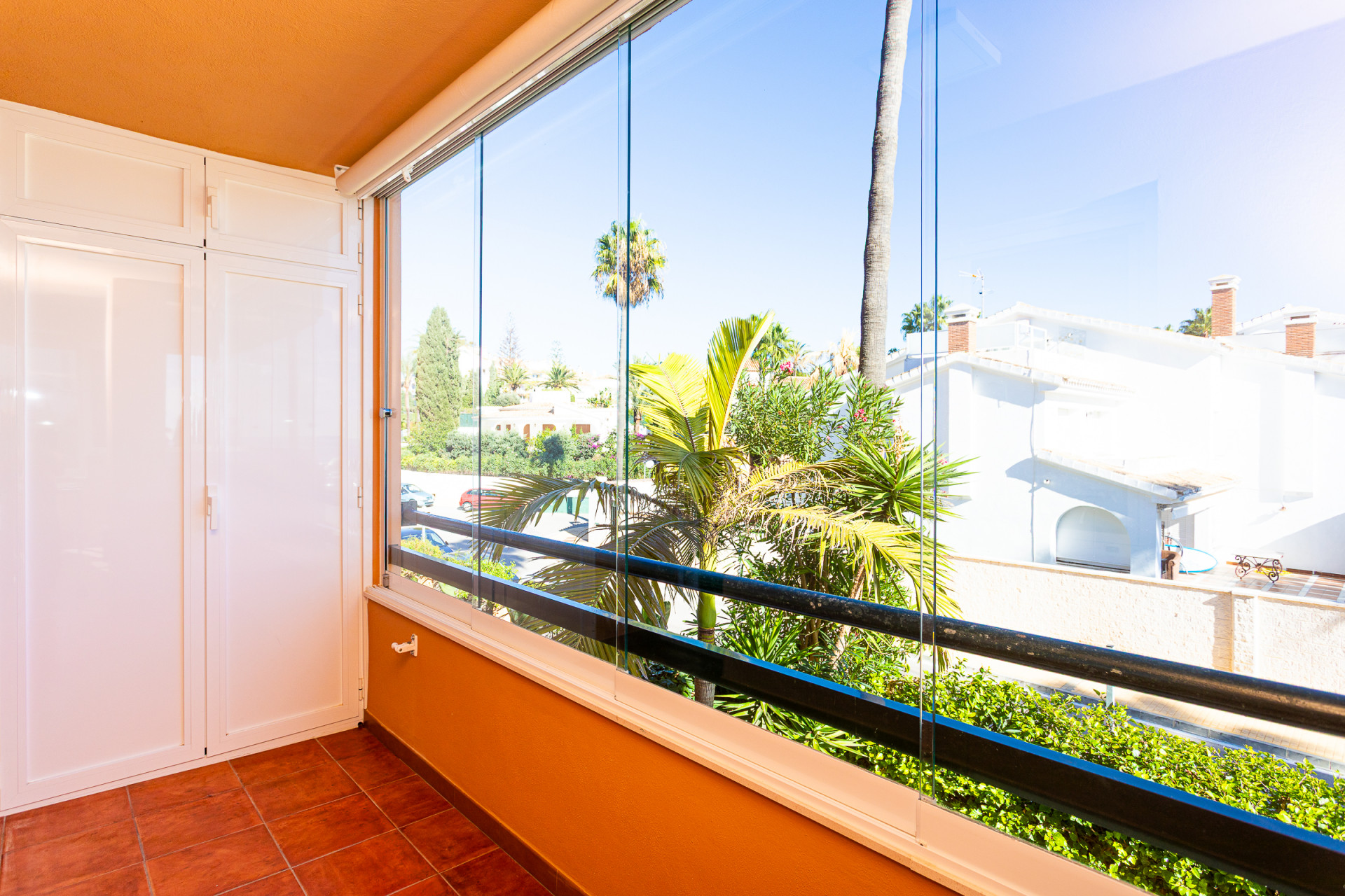 Renovated Sea View Corner Apartment in Alicate Playa, Marbella East — Marbella Este