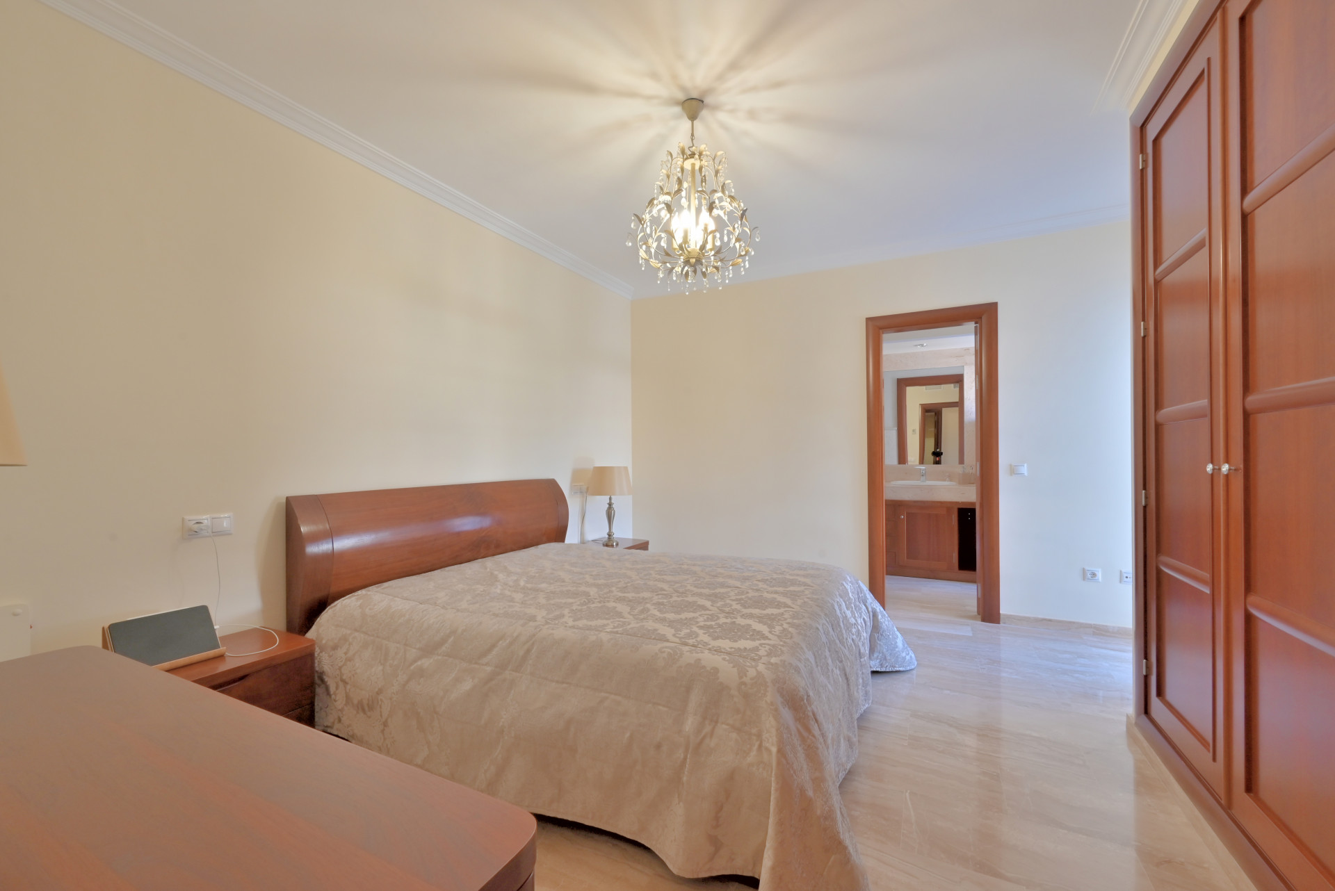 Spacious 4-Bed Town House with Pool in Calahonda, Malaga — Calahonda