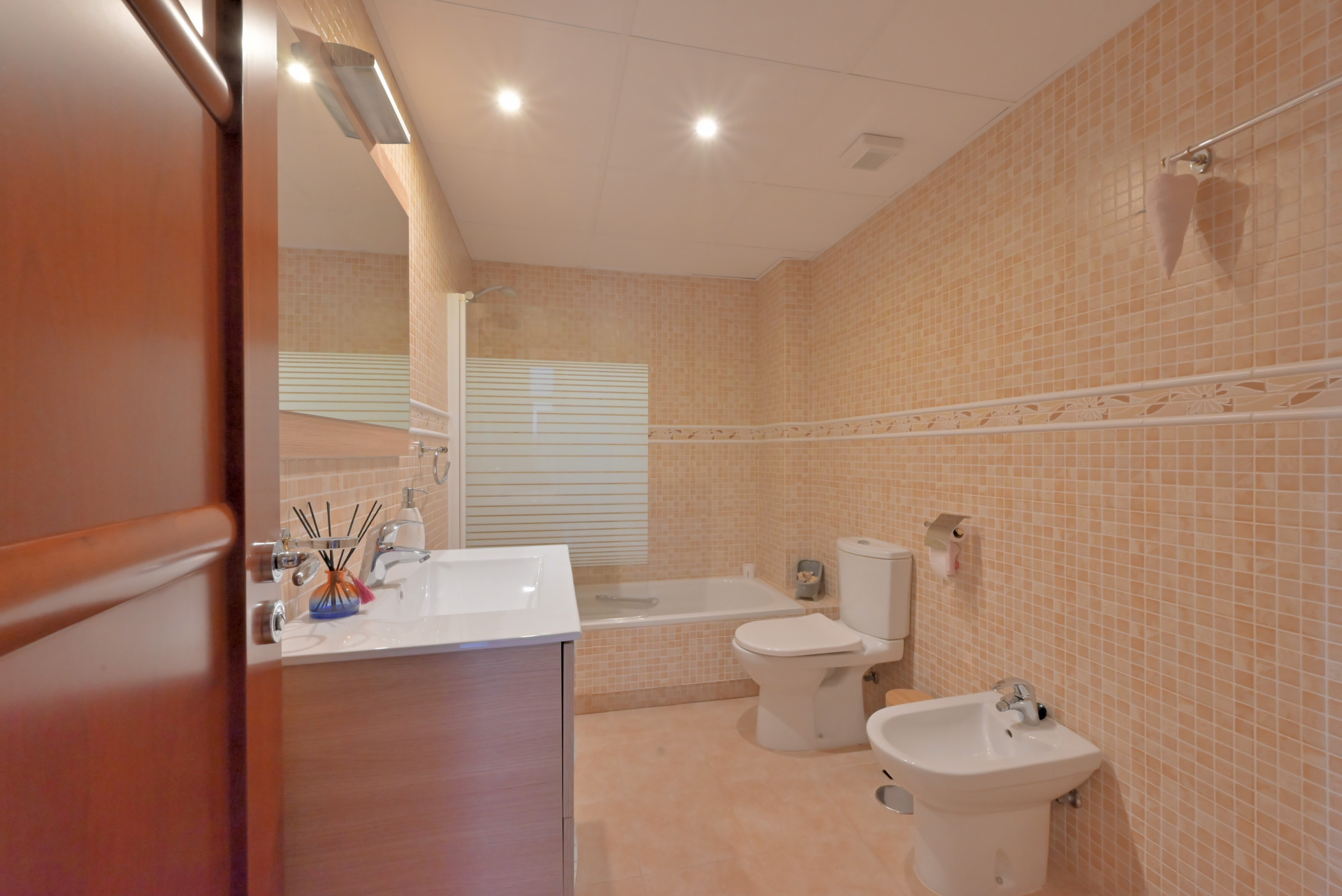 Spacious 4-Bed Town House with Pool in Calahonda, Malaga — Calahonda