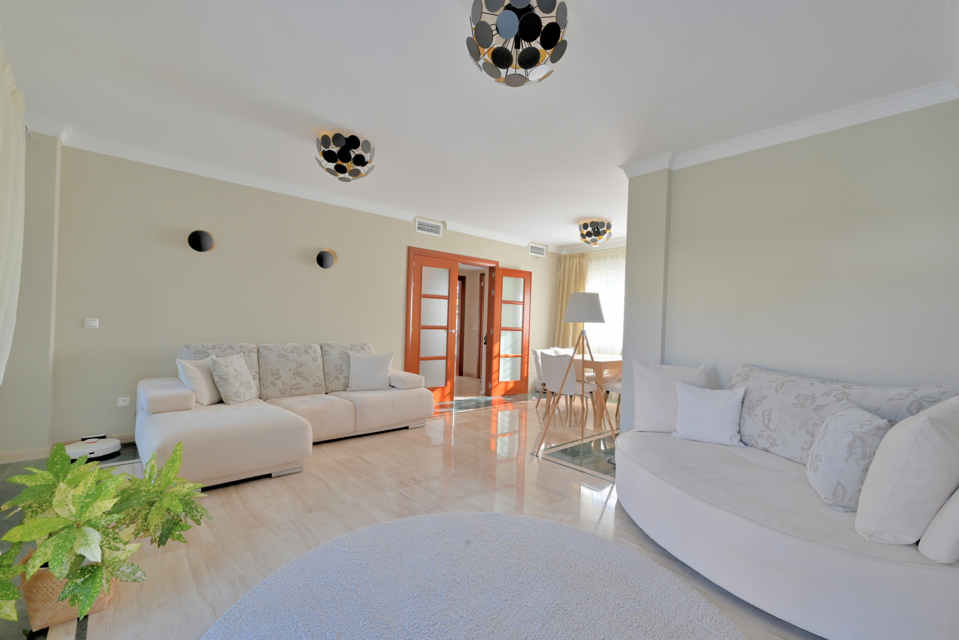 Spacious 4-Bed Town House with Pool in Calahonda, Malaga — Calahonda